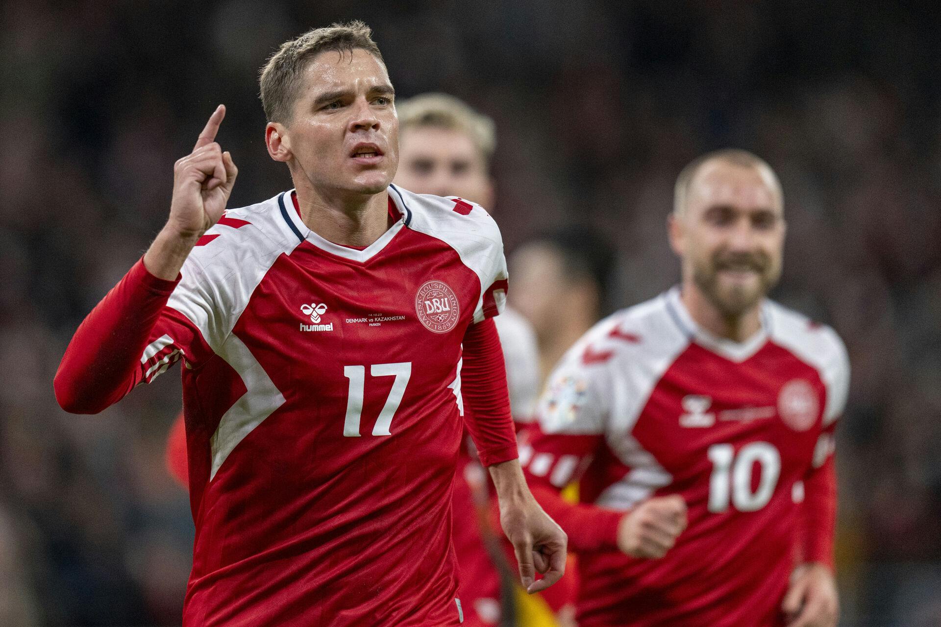 Fodboldlandskamp i Parken. Danmark – Kasakhstan 3–1 Robert Skov har scoret 2–0