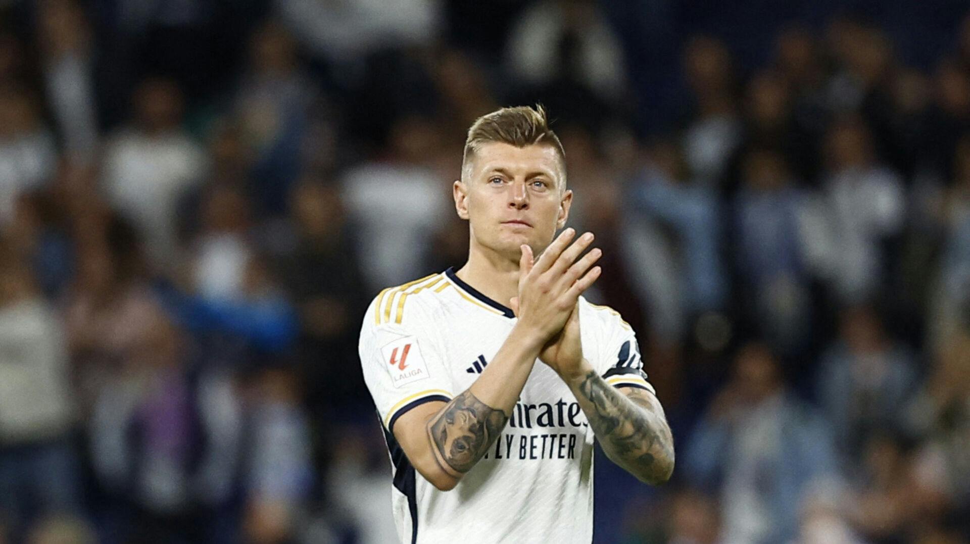 Soccer Football – LaLiga – Real Madrid v Deportivo Alaves – Santiago Bernabeu, Madrid, Spain – May 14, 2024 Real Madrid's Toni Kroos applaus fans after the match REUTERS/Susana Vera