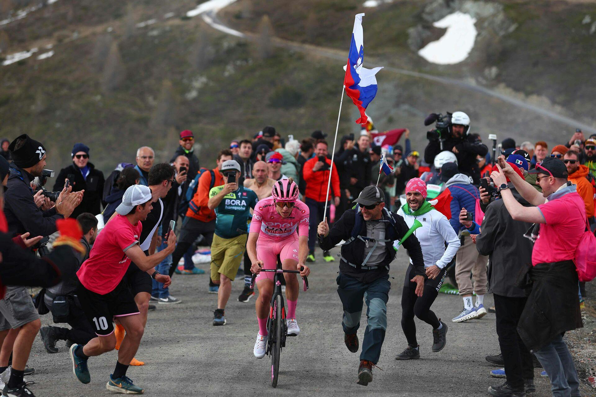 En fælles felt kræver et bjerg fjernet tirsdagens etape i Giro d'Italia af sikkerhedsmæssige årsager. Det oplyser rytterforbundet CPA i en pressemeddelelse.