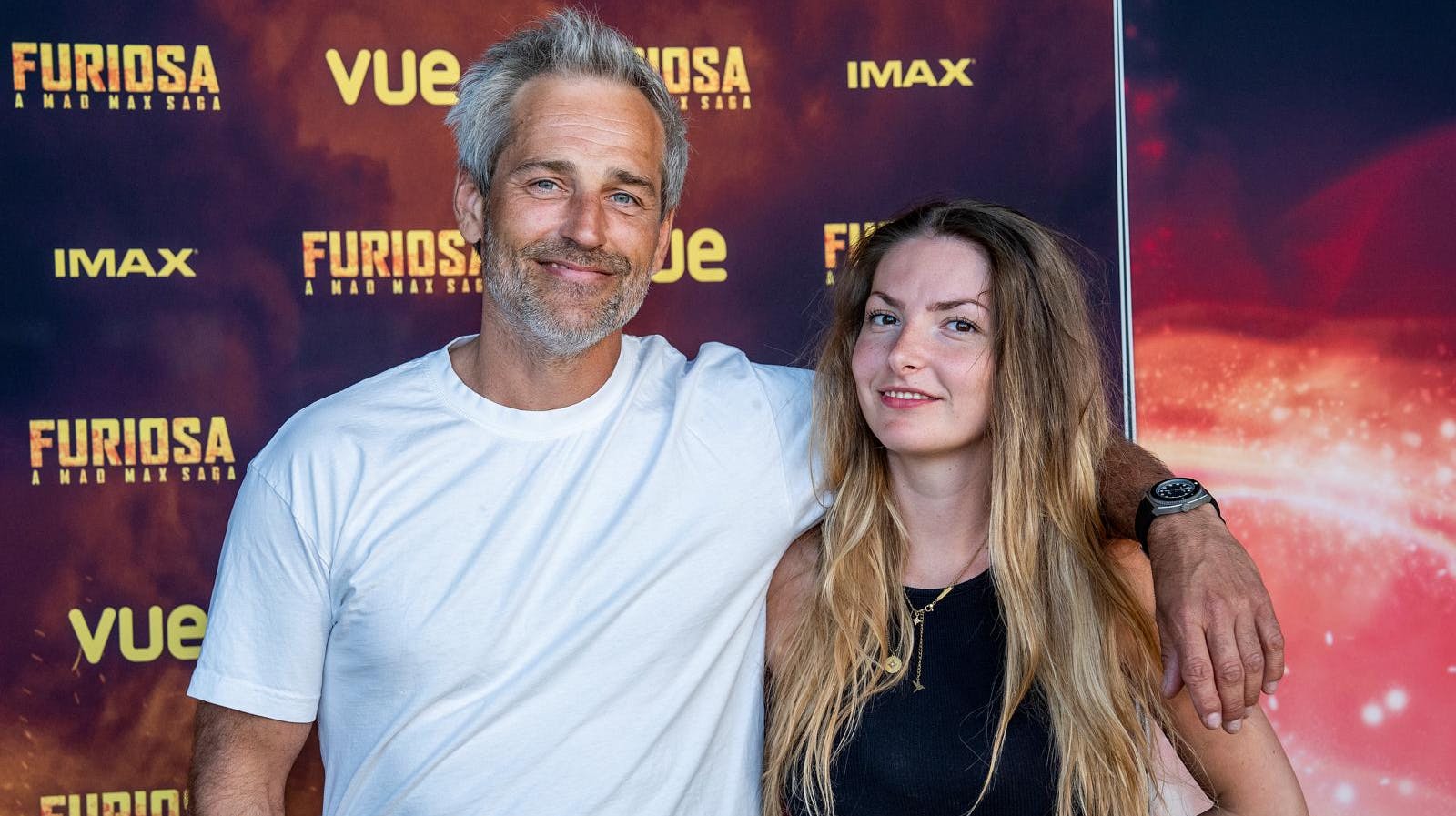 Oliver Bjerrehuus havde taget kæresten Sofie Amalie Elkjær med på den røde løber. 