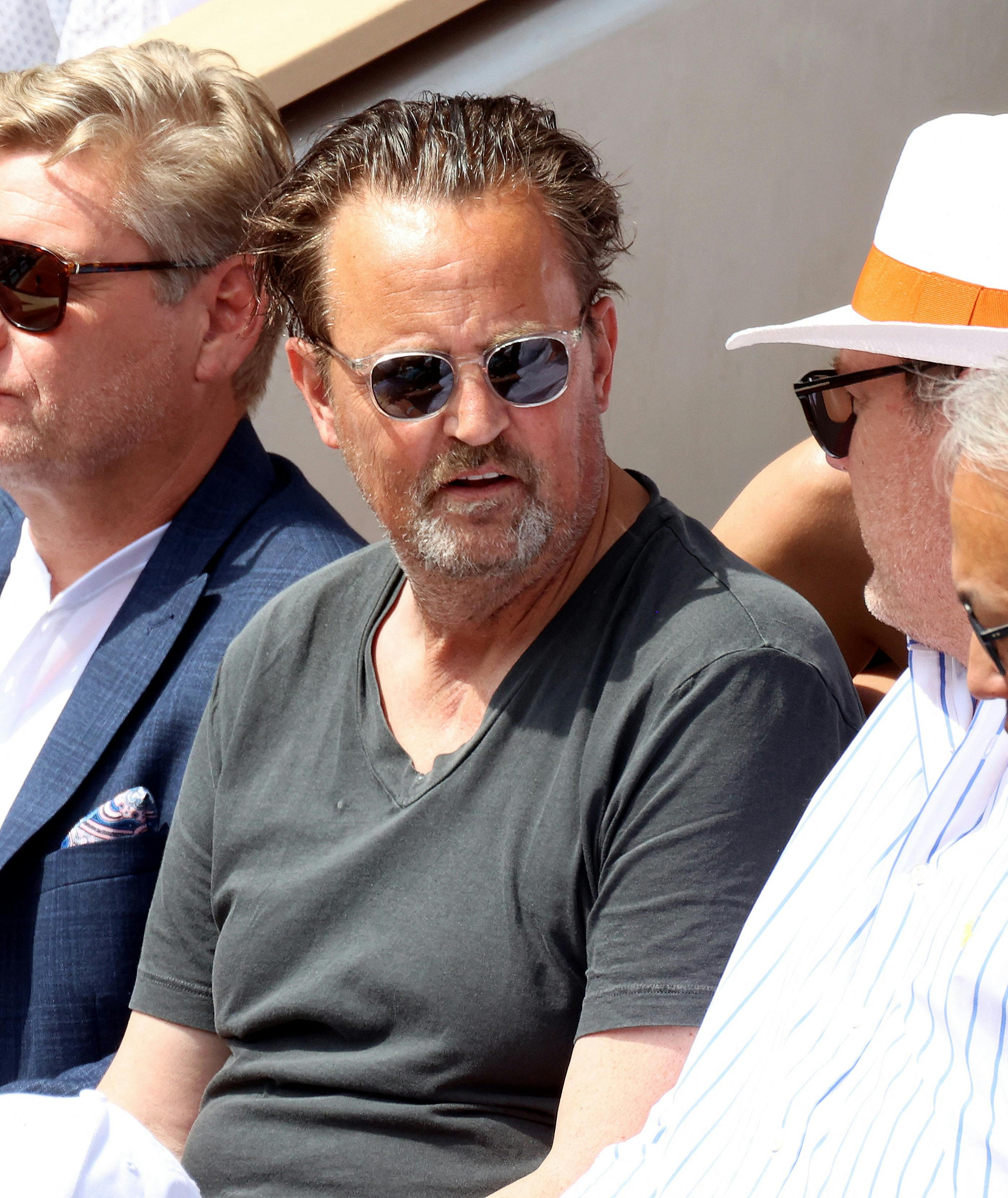 Matthew Perry ses her sidste år, få måneder før hans død blot 54 år gammel.