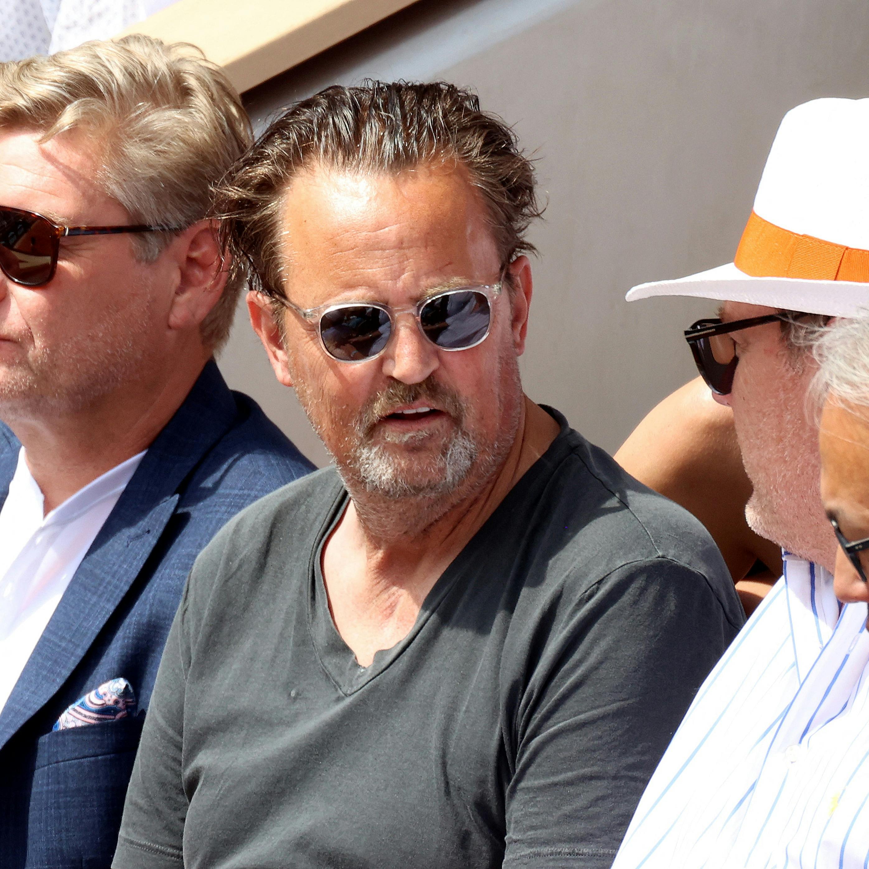 Matthew Perry ses her sidste år, få måneder før hans død blot 54 år gammel.
