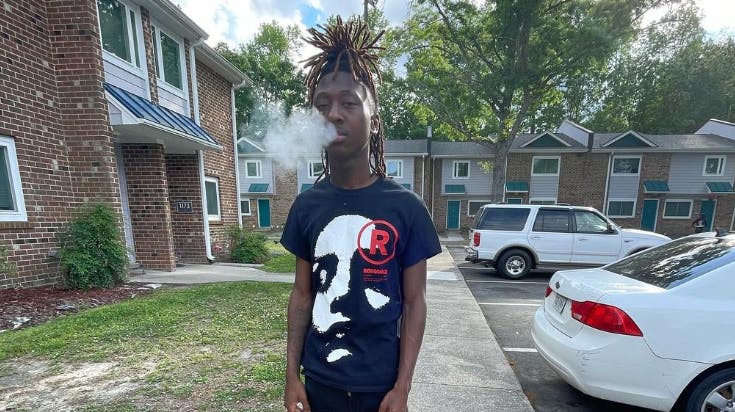 Den 17-årige rapper Rylo Huncho er død, efter han ved en fejl skød sig selv med en pistol, da han filmede en Instagram-story.