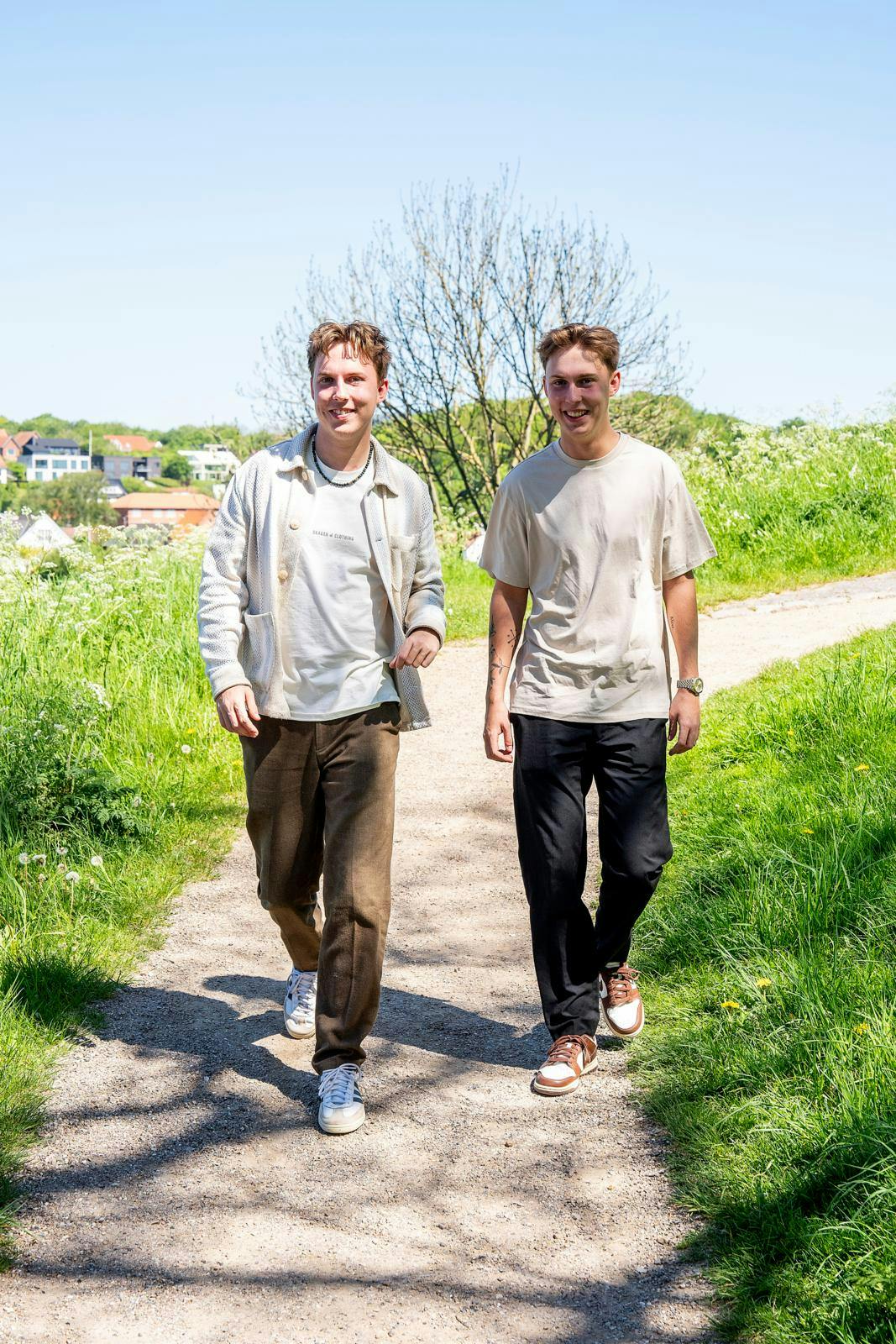 Hvis lysten til at game svigter, finder brødrene på noget nyt sammen – og de er begge interesseret i ejendomme.