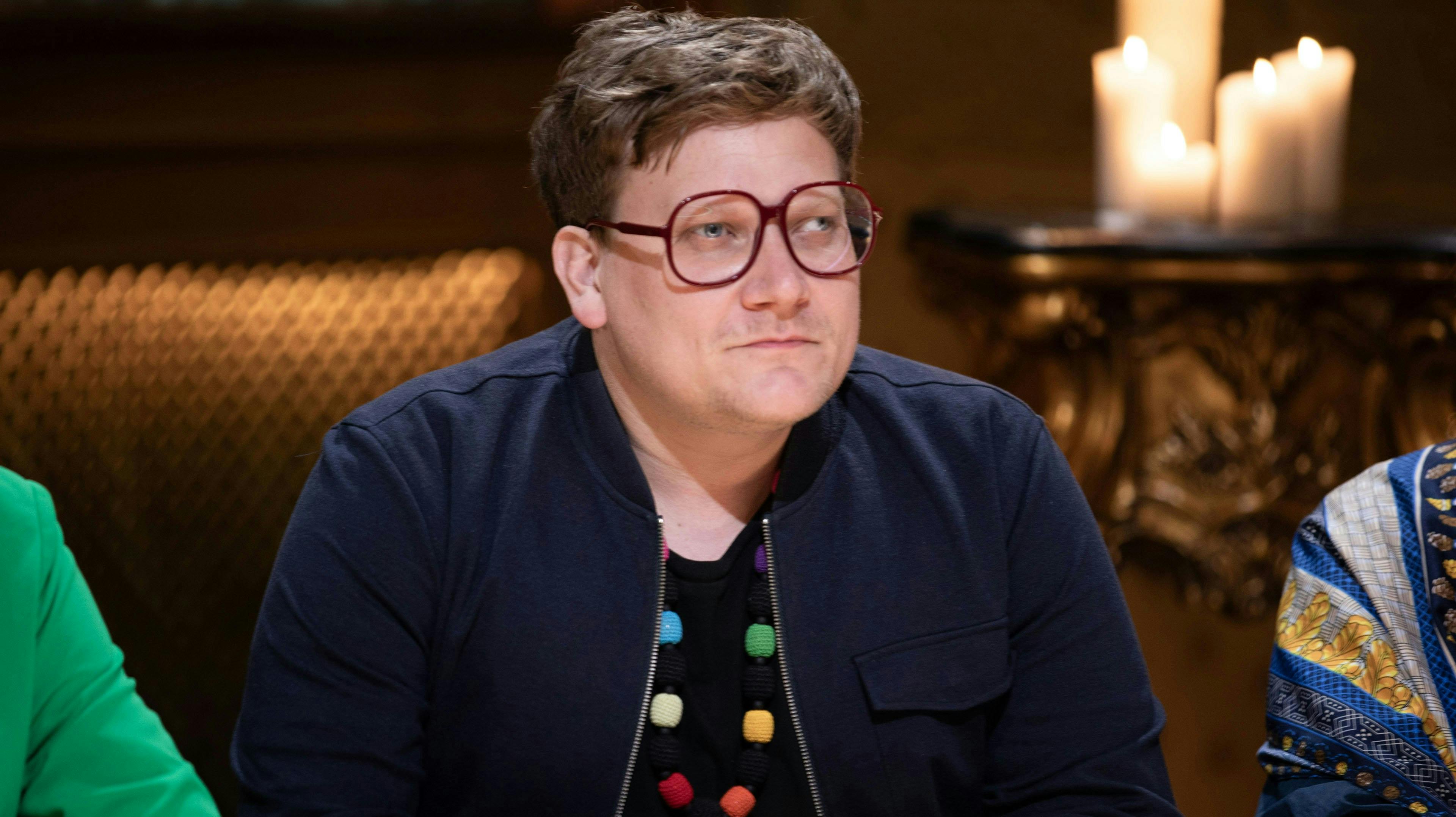 Det var en ulykke, da Heino Hansen var 15 år, der efterlod ham skeløjet.