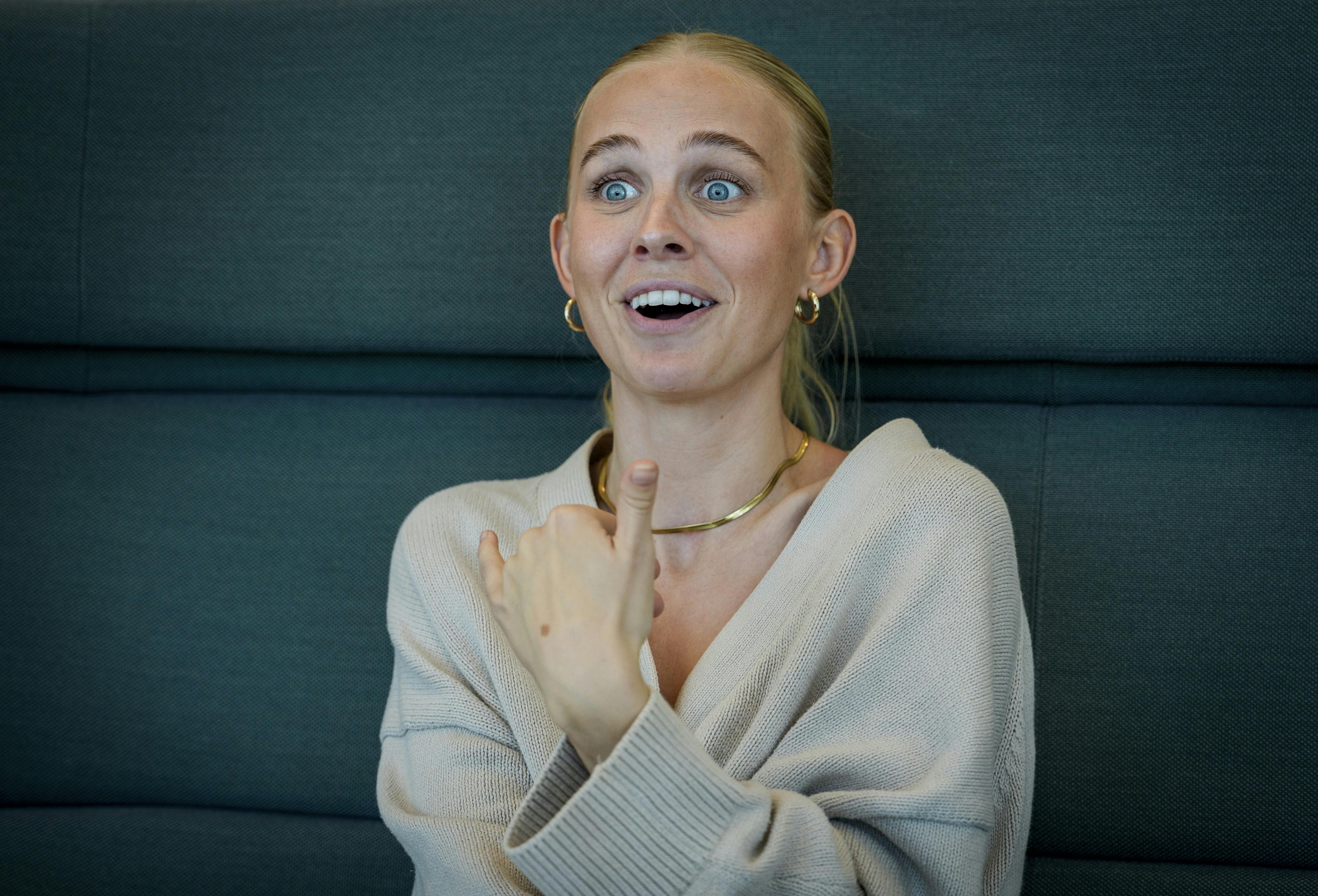 Sofie Martinusen føler sig akavet omkring Daniel, som hun gerne vil kysse i "Bachelorette".