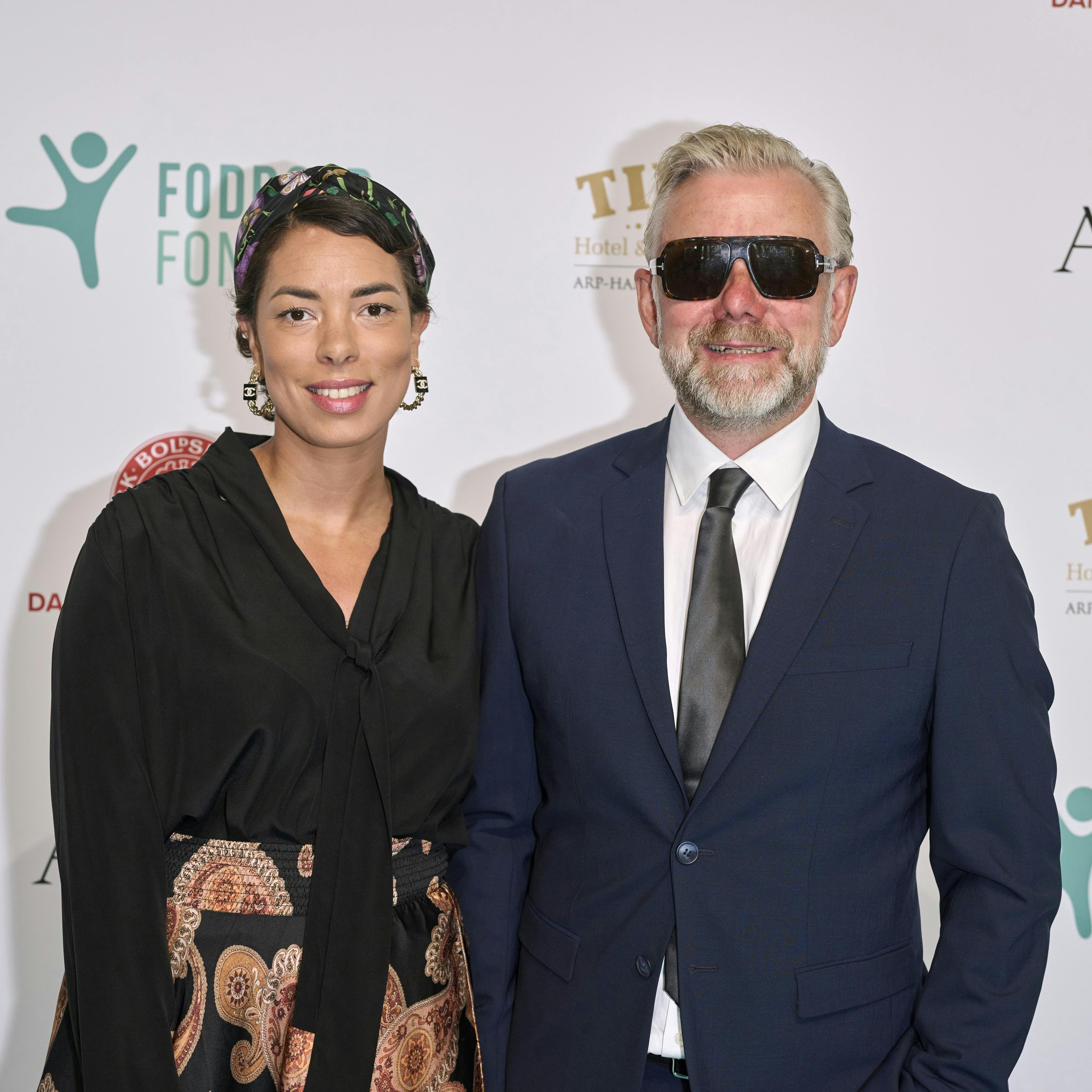 Casper Christensen er gift med Isabel Friis-Mikkelsen. Hun er datter af Jarl Friis-Mikkelsen.