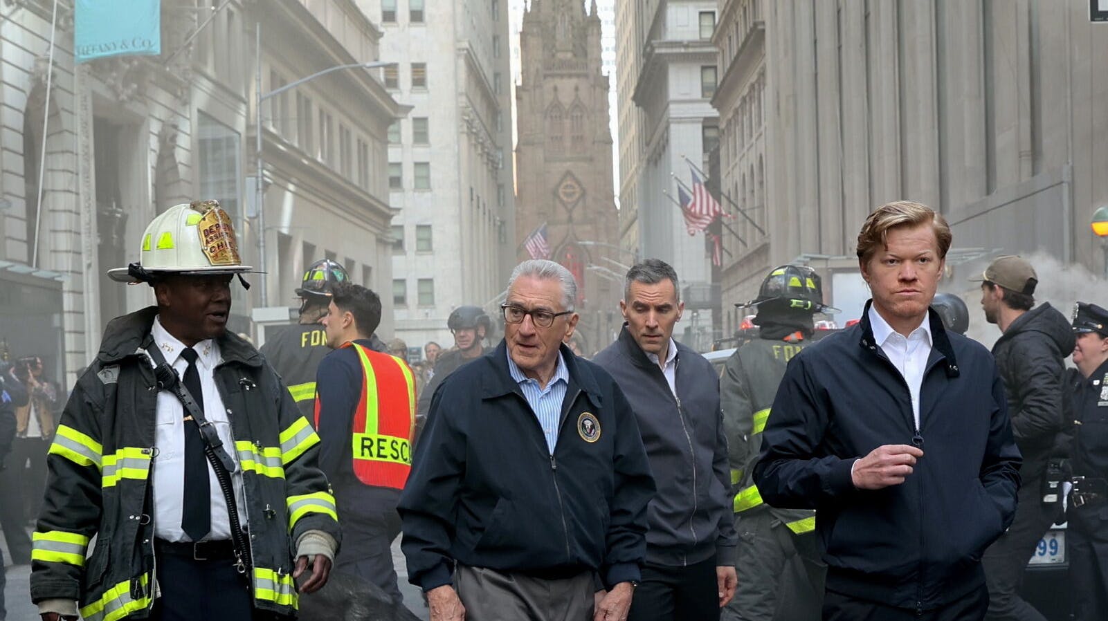 Den amerikanske skuespiller Robert De Niro mødte tirsdag op foran den retsbygning i New York, hvor de afsluttende bemærkninger i Donald Trumps tys-tys-sag bliver præsenteret.
