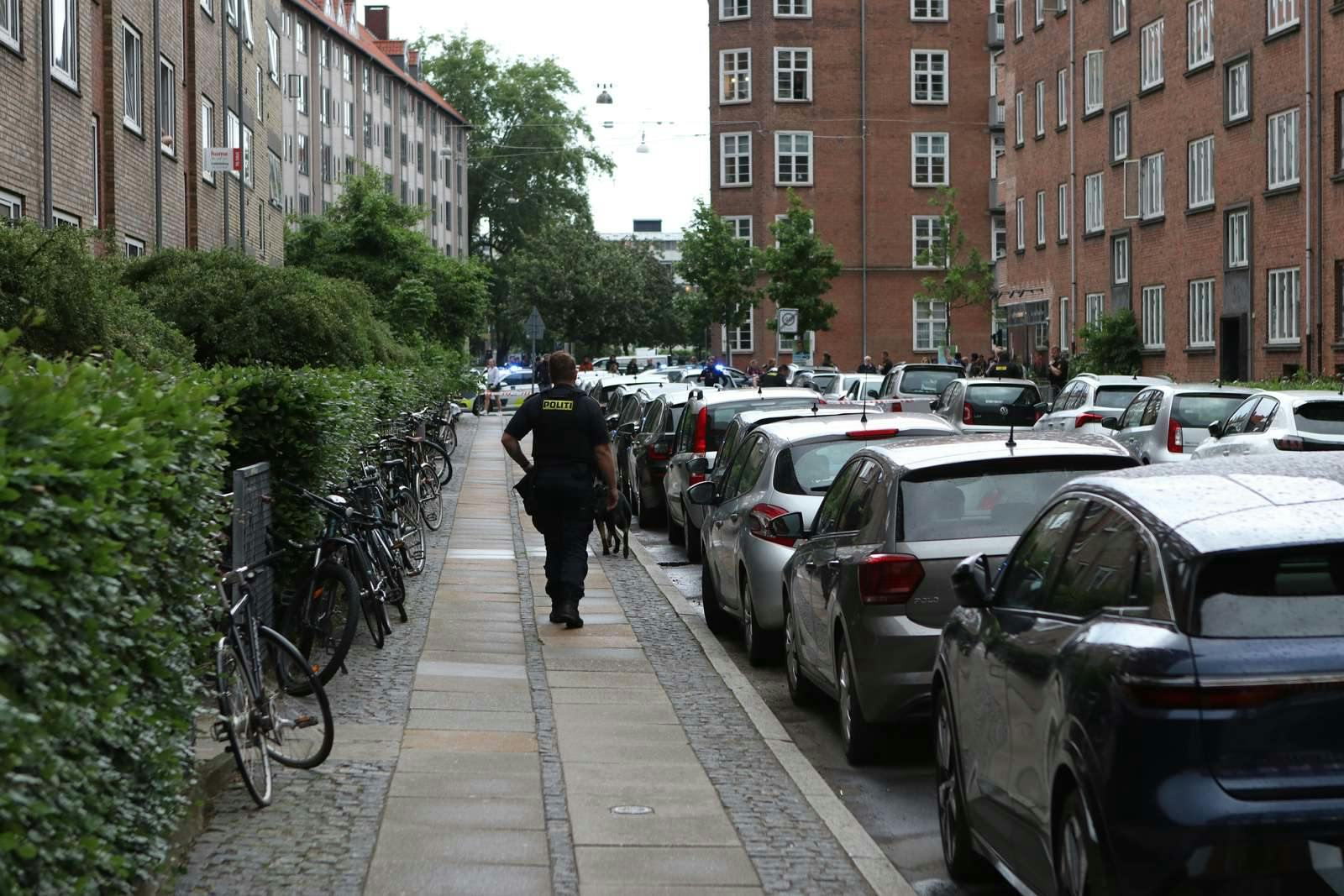 Københavns Politi tog ingen chancer, da der kom meldinger ind om skud.