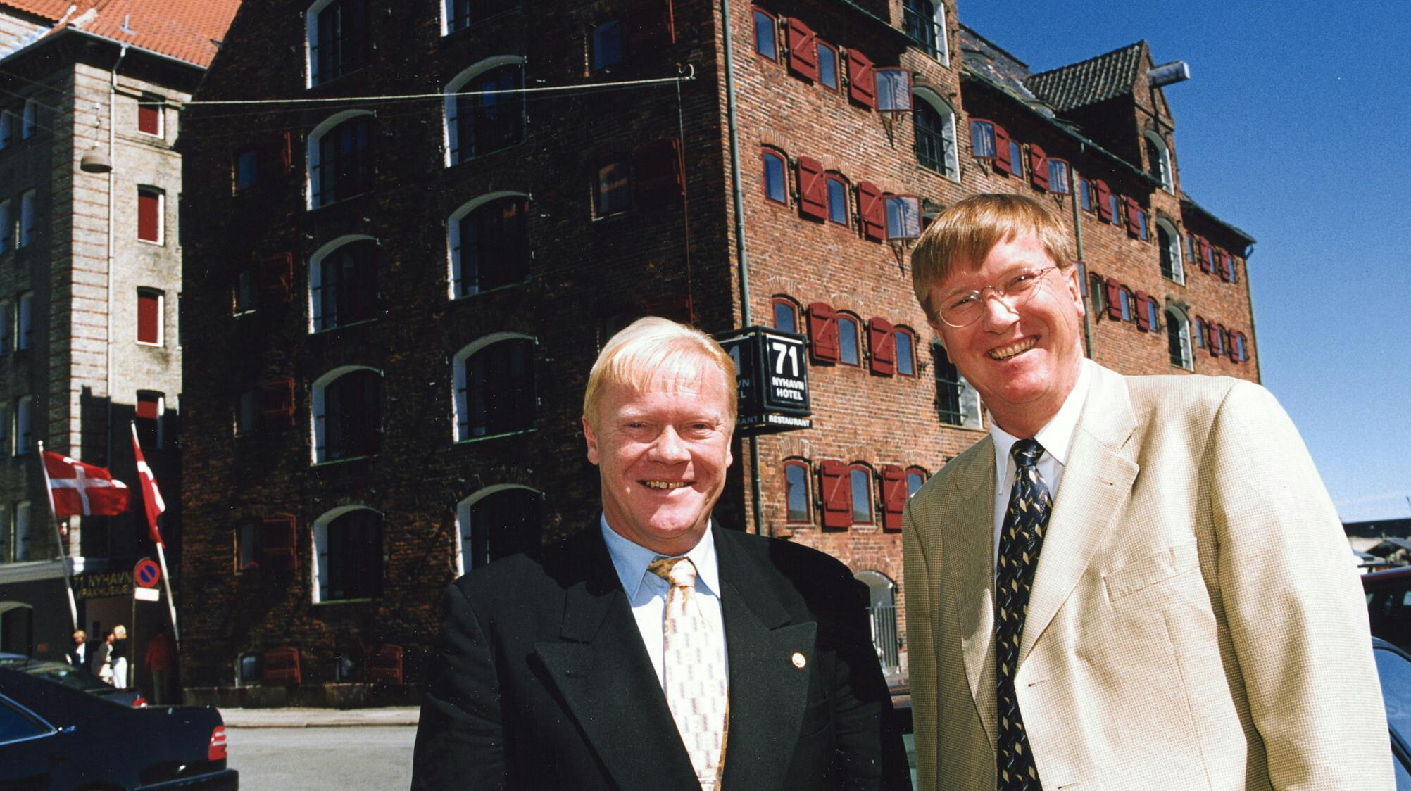 Birger og Henning Arp-Hansen, Arp-Hansen Hotel Group foran 71 Nyhavn Hotel.