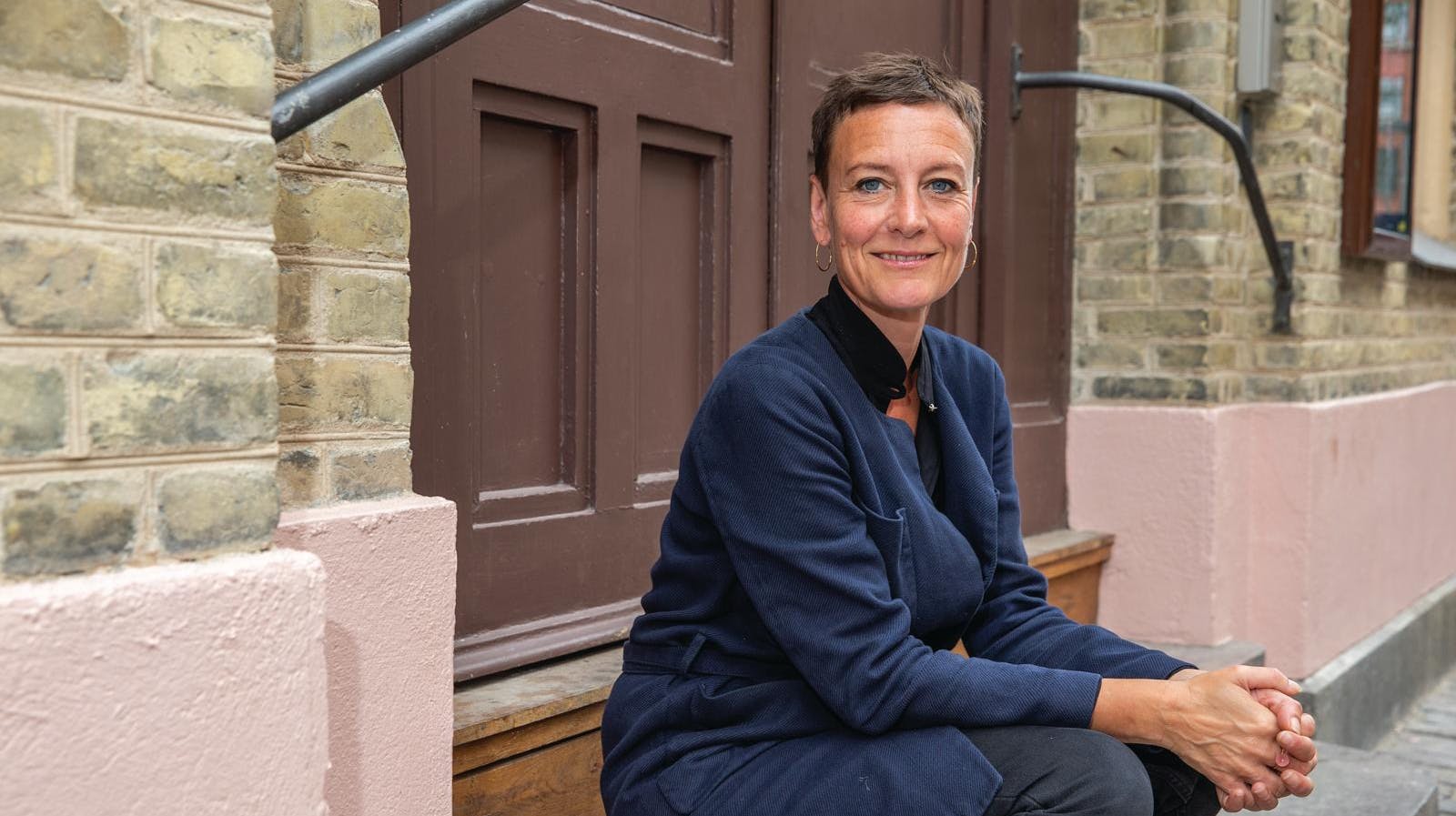 Den danske tv-vært og journalist Janni Pedersen er blevet forsøgt svindlet for penge.