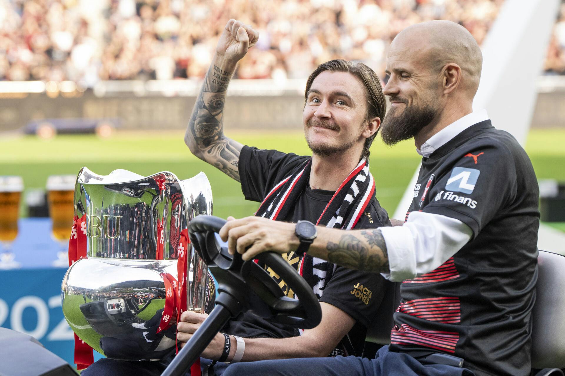 FC Midtjyllands Kristoffer Olsson blev hyldet på smukkeste vis af fans. Han kan måske takke sine forældre for, at det var muligt.