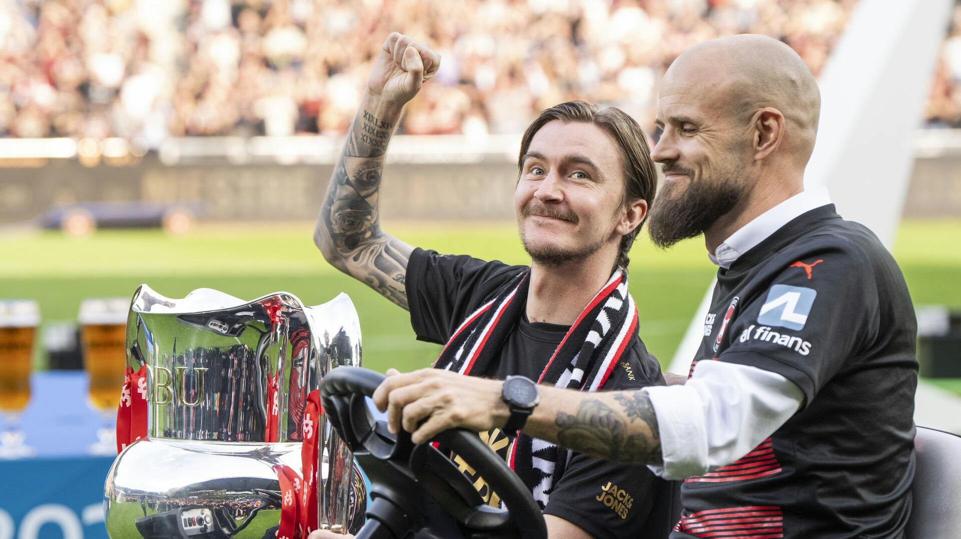FC Midtjyllands Kristoffer Olsson blev hyldet på smukkeste vis af fans. Han kan måske takke sine forældre for, at det var muligt.