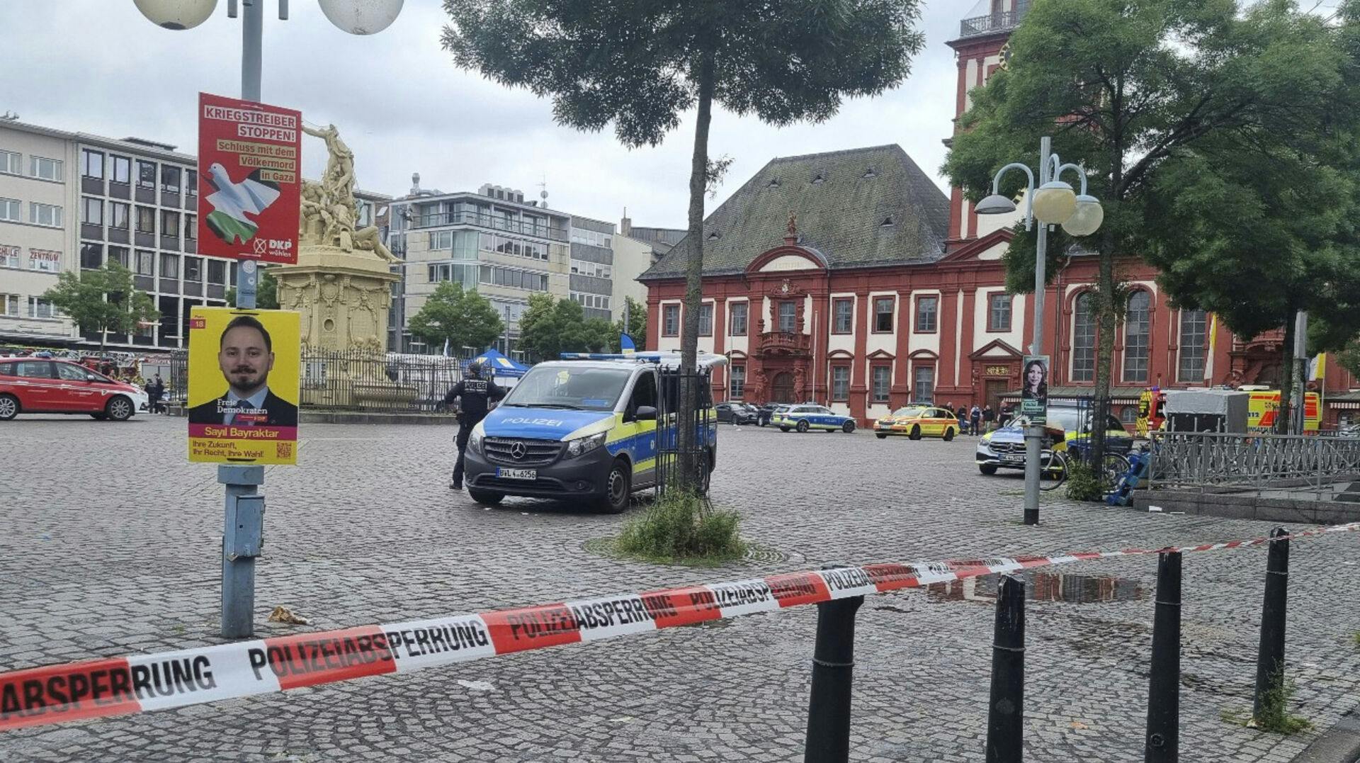 31 May 2024, Baden-W'rttemberg, Mannheim: Police officers are deployed during an incident on Mannheim's market square. Photo by: Rene Priebe/picture-alliance/dpa/AP Images