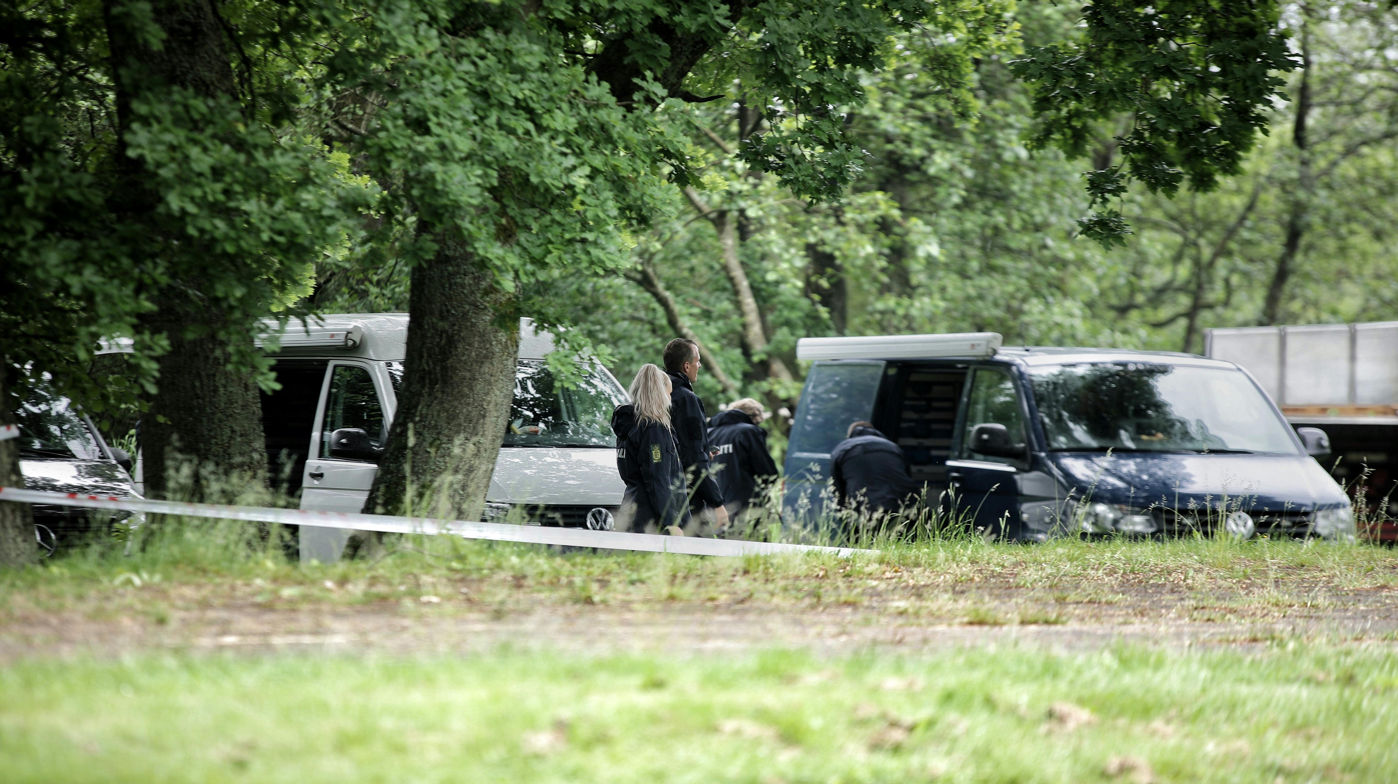 Politiet er fredag til stede ved Ribe Å, hvor der er fundet en afdød person.