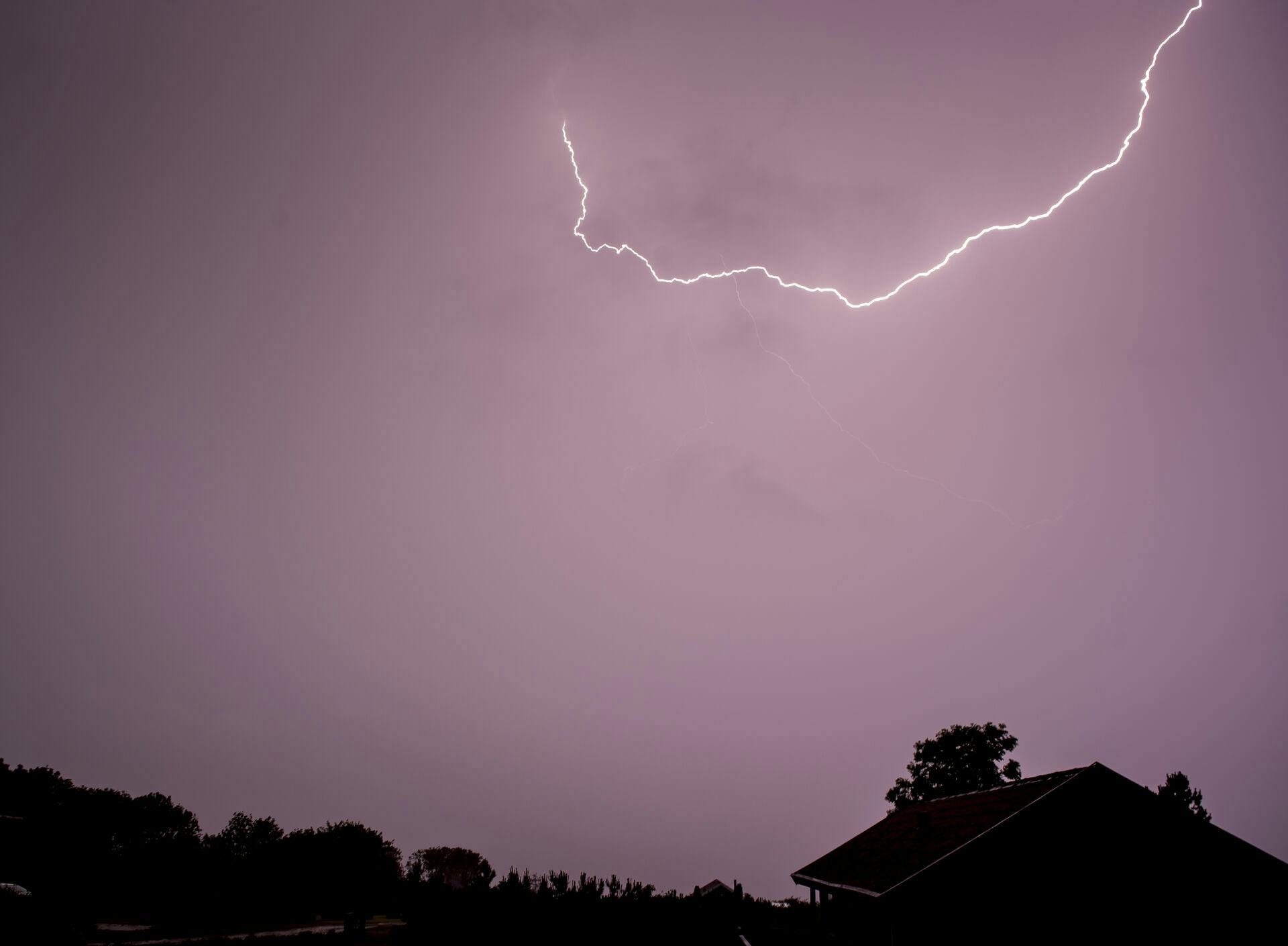 Lyn og torden i Vang på Bornholm under Folkemødet 2019, lørdag den 15. juni 2019.