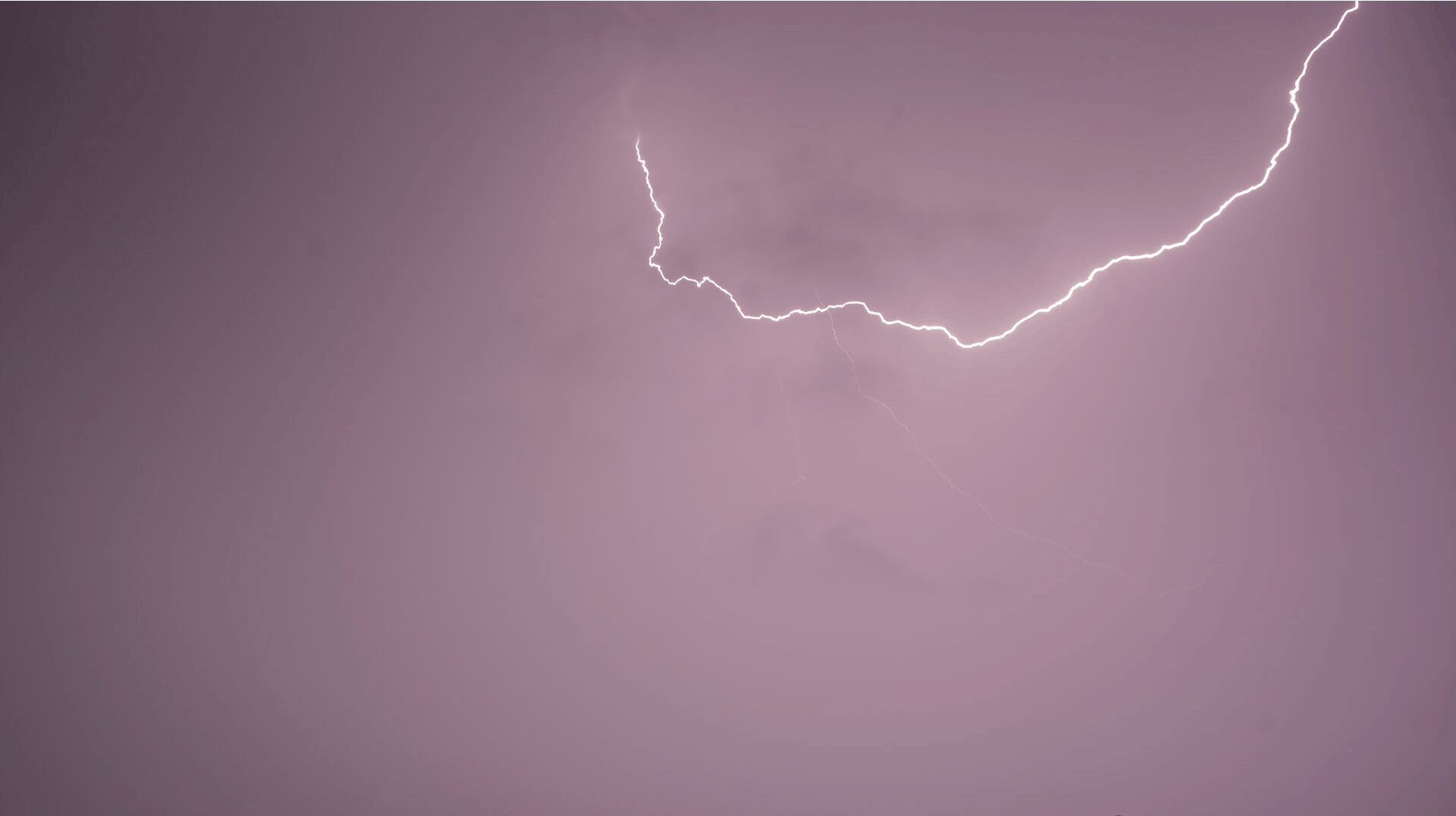 Lyn og torden i Vang på Bornholm under Folkemødet 2019, lørdag den 15. juni 2019.