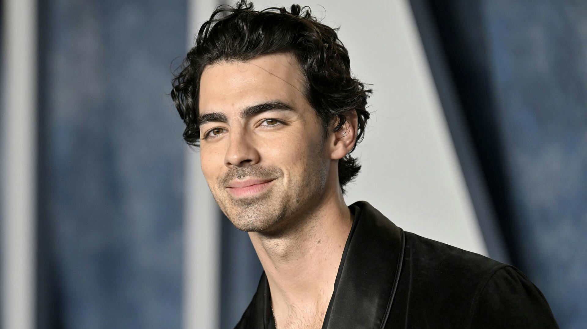 Joe Jonas er endnu en gang tilbage på markedet.