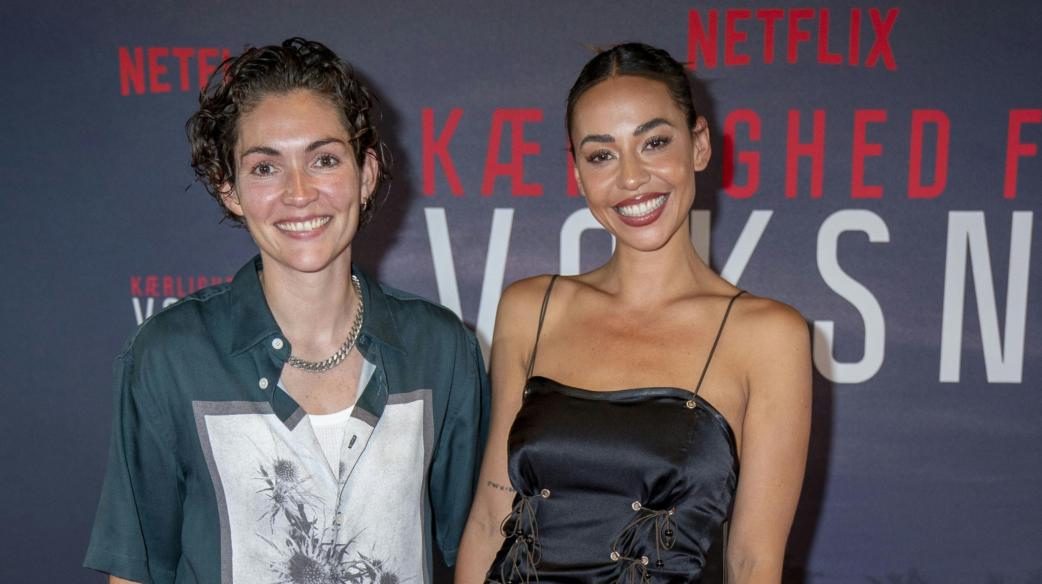 Freja Kirk smider nu alle kortene på bordet om bruddet med Sus Wilkins. For skilsmissen var slet ikke så rosenrød, som parret ellers prøvede at gøre den til, da de lige efter udtalte, at de var "pissegode venner".