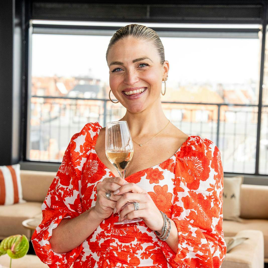 Nej, Christiane, du kan ikke redde vinen med hverken smil eller dit gode navn. Det er noget dårligt sprøjt, lyder det nemlig nu fra en af Danmarks bedst kendte vinanmeldere.