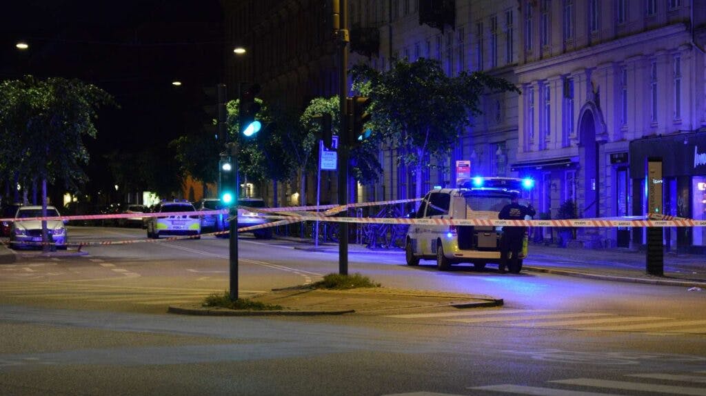 Natten til tirsdag har der været skud mod en frisørsalon på Frederiksberg.