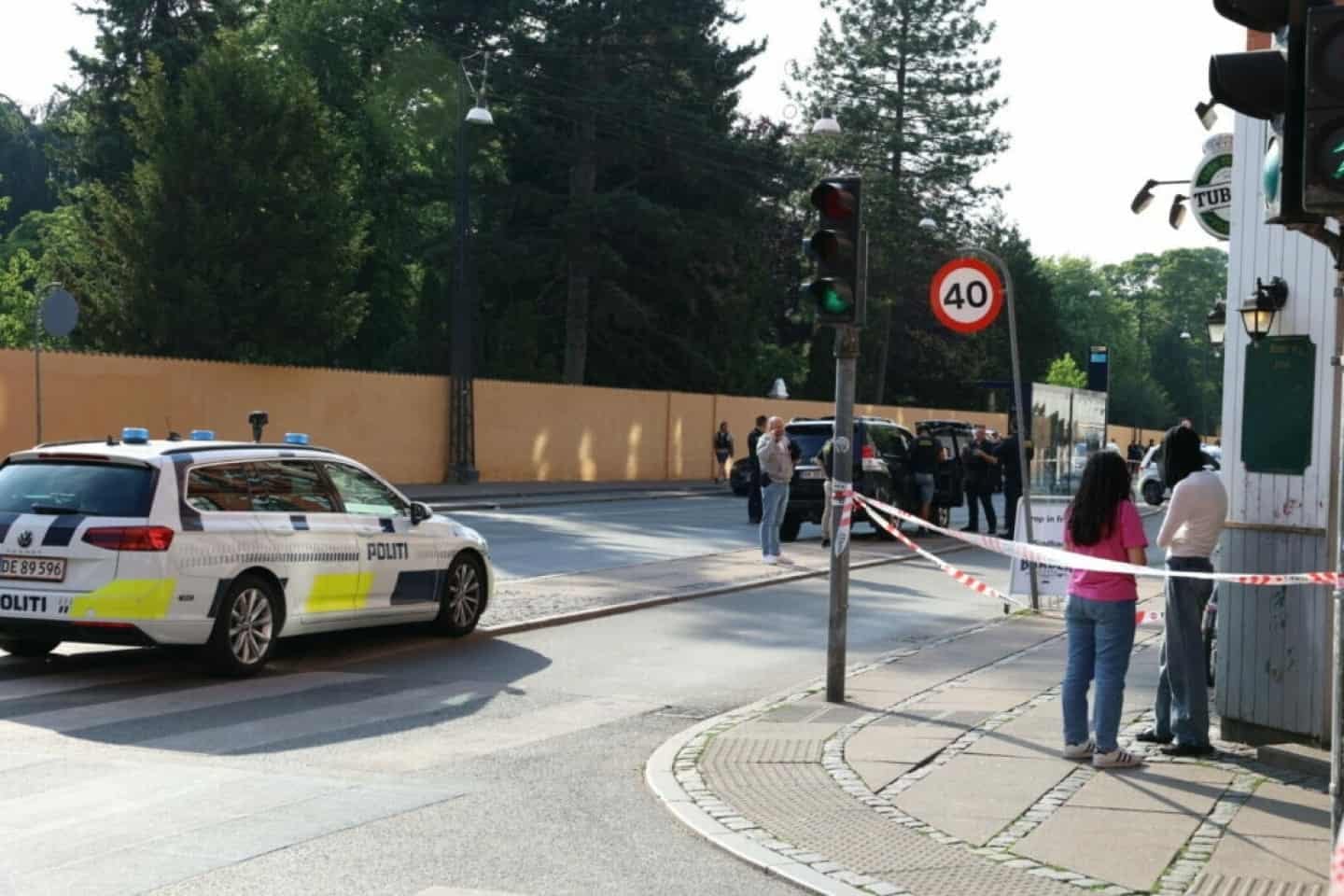 Gerningsmand stak af på elcykel, efter han skød en mandlig frisør på Nørrebrogade i København.