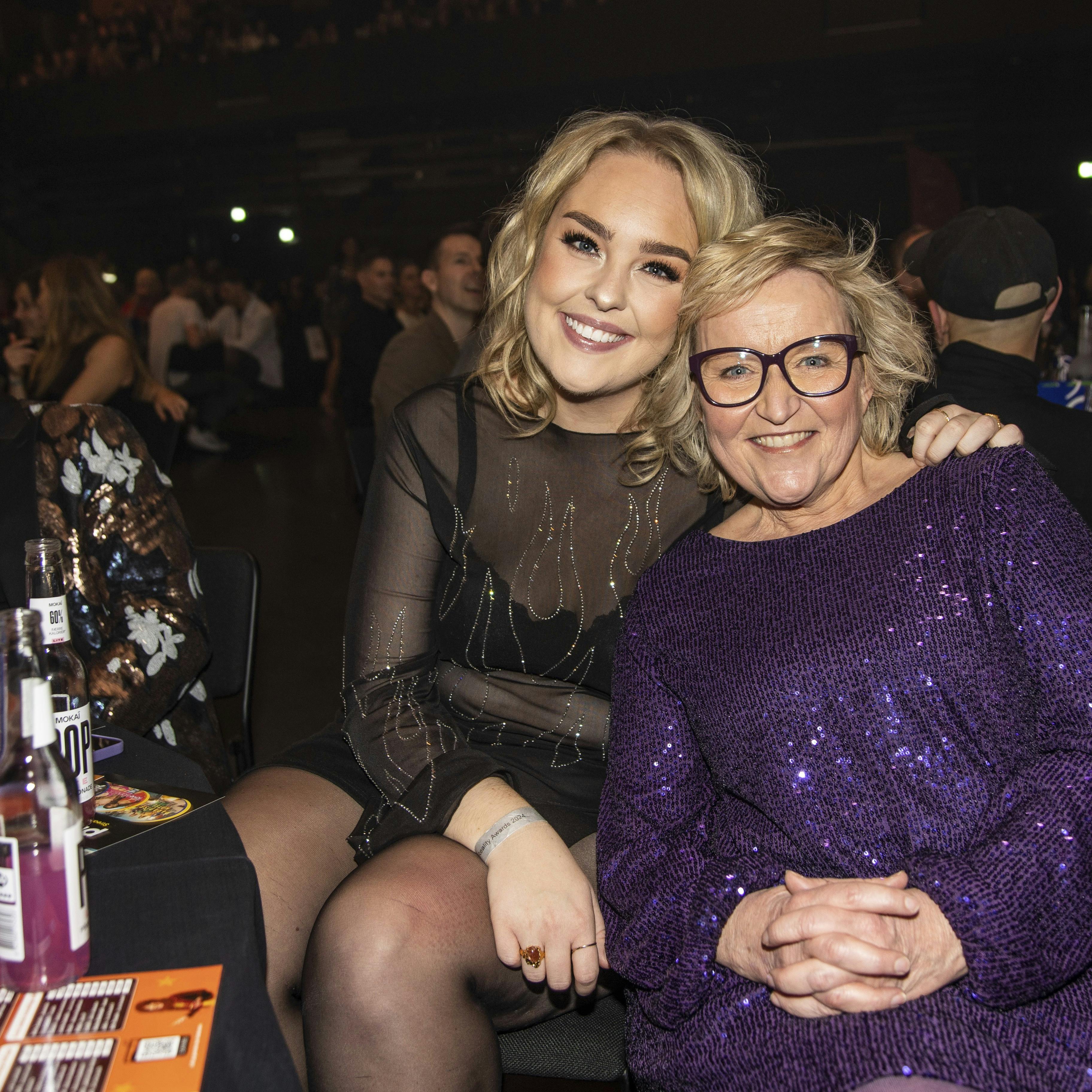 Siden Tine Gøtzsche blev gift i slutningen af 2023 med Mads, er "Forræder"-kollegaen Julia Sofia Aastrup også blevet forlovet med Mark Abildhauge. Hvis Mark og Julia Sofia pønser på et spontant bryllup, kan hun få gode råd fra Tine Gøtzsche.