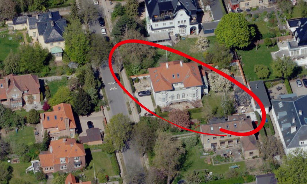 Her ses villaen, som nu er solgt for 71 millioner kroner.