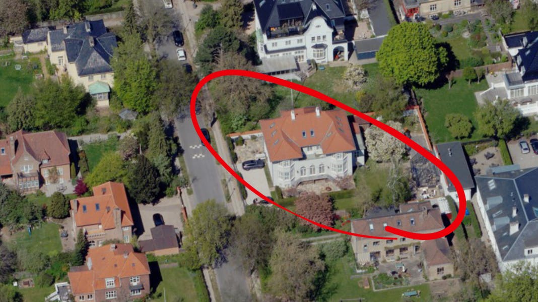 Her ses villaen, som nu er solgt for 71 millioner kroner.