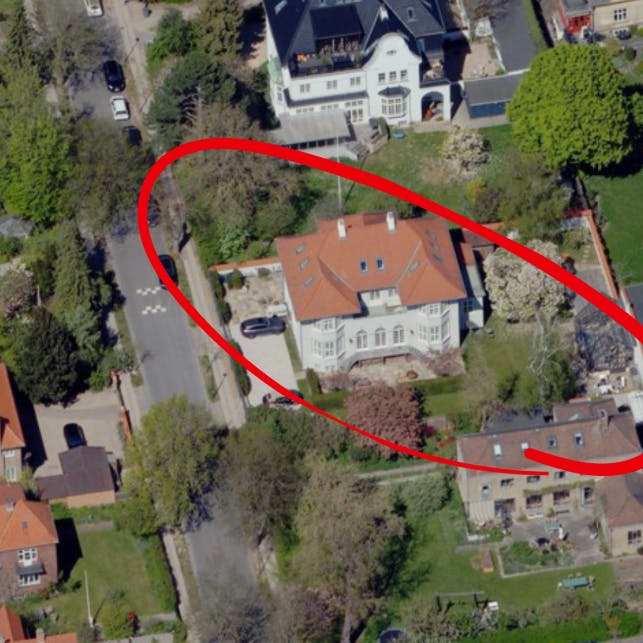 Her ses villaen, som nu er solgt for 71 millioner kroner.