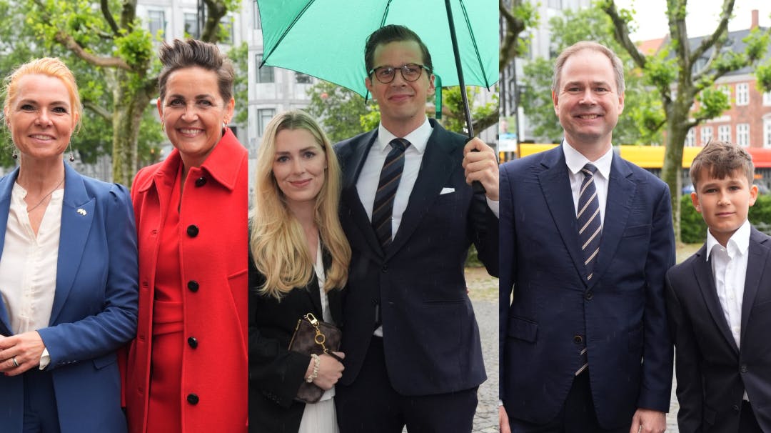 De kendte er netop ankommet til Holmens Kirke i København, hvor der afholdes festgudstjeneste klokken 09.00. nbsp;