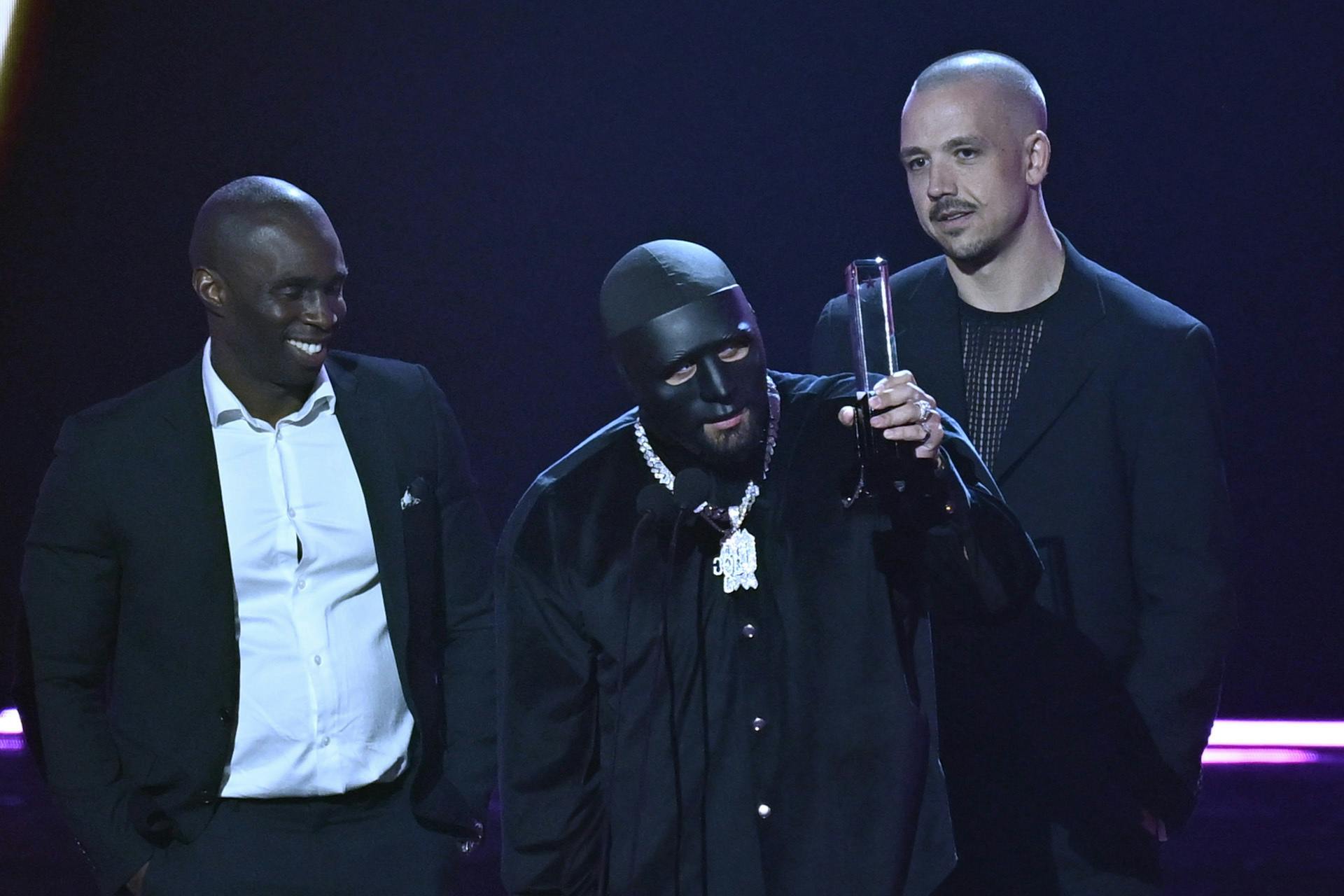 (Arkiv) STOCKHOLM, SVERIGE 20240508 C. Gambino tilldelas priset Årets Hiphop vid Grammisgalan på Annexet på onsdagen. Foto: Pontus Lundahl / TT / Kod 10050. (Foto: 10050 Pontus Lundahl/Scanpix 2024)