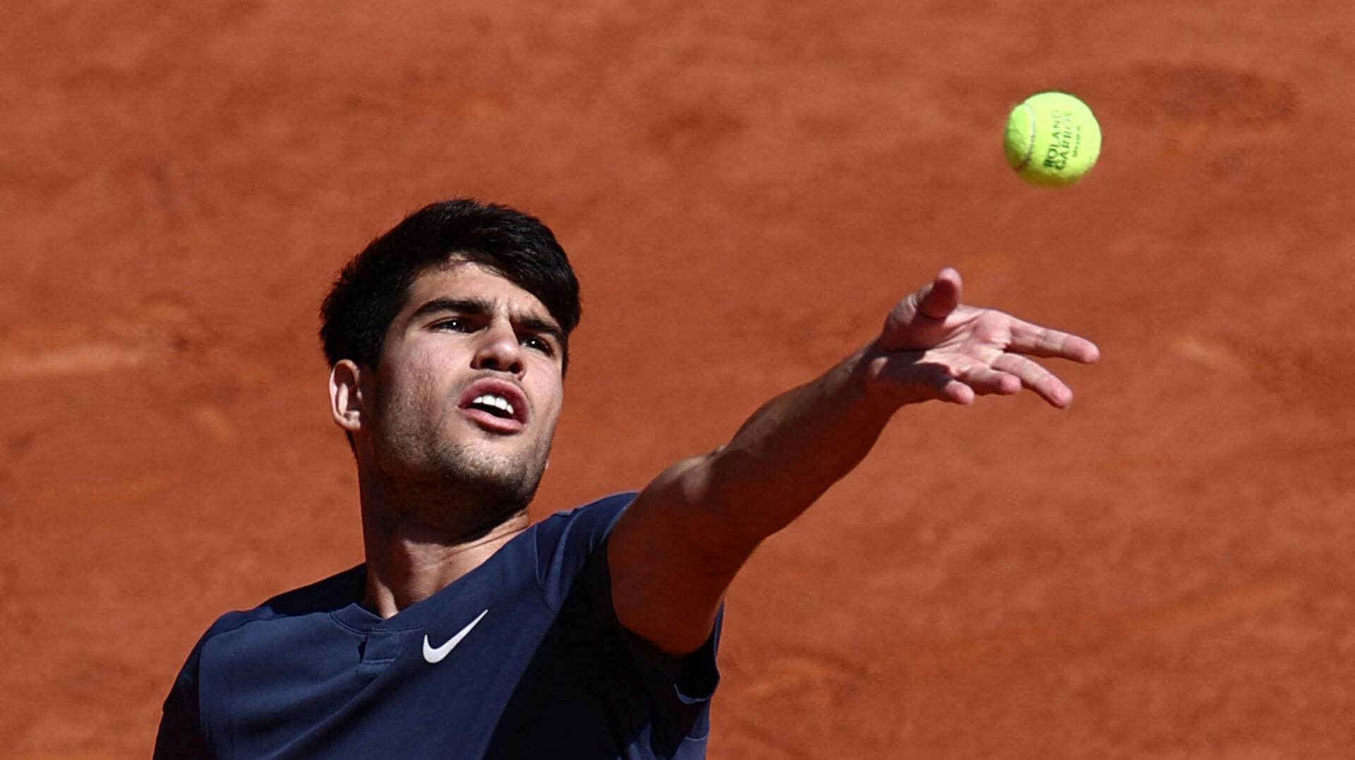 Tennis - French Open - Roland Garros, Paris, France - June 9, 2024 Spain's Carlos Alcaraz in action during the men's singles final against Germany's Alexander Zverev REUTERS/Yves Herman