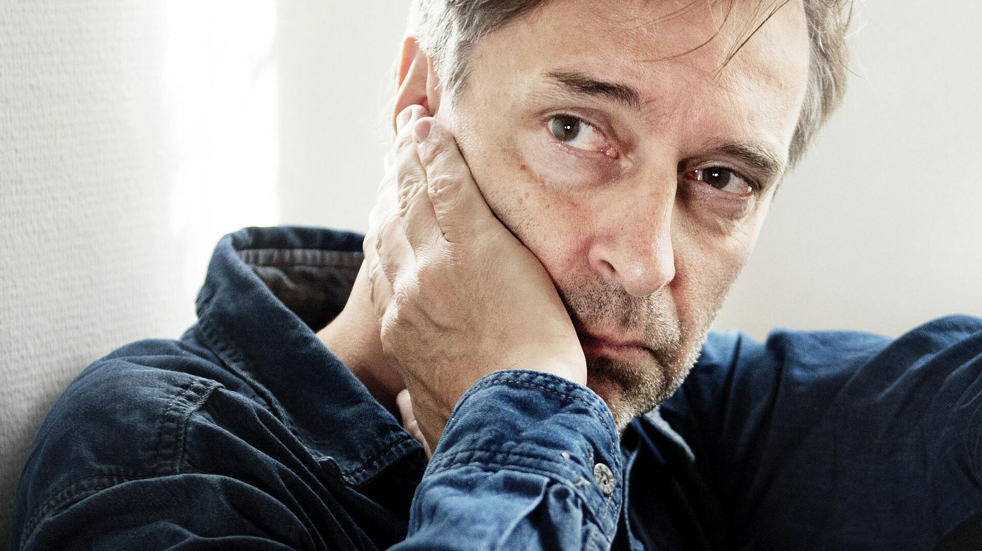 Martin Brygmann mener selv, at der optræder flere alvorlige fejl i dokumentaren, hvor otte kvinder fortæller om upassende beskeder og opførsel fra hans side. Men det afviser chefredaktør ved DR Nyheder Thomas Falbe.