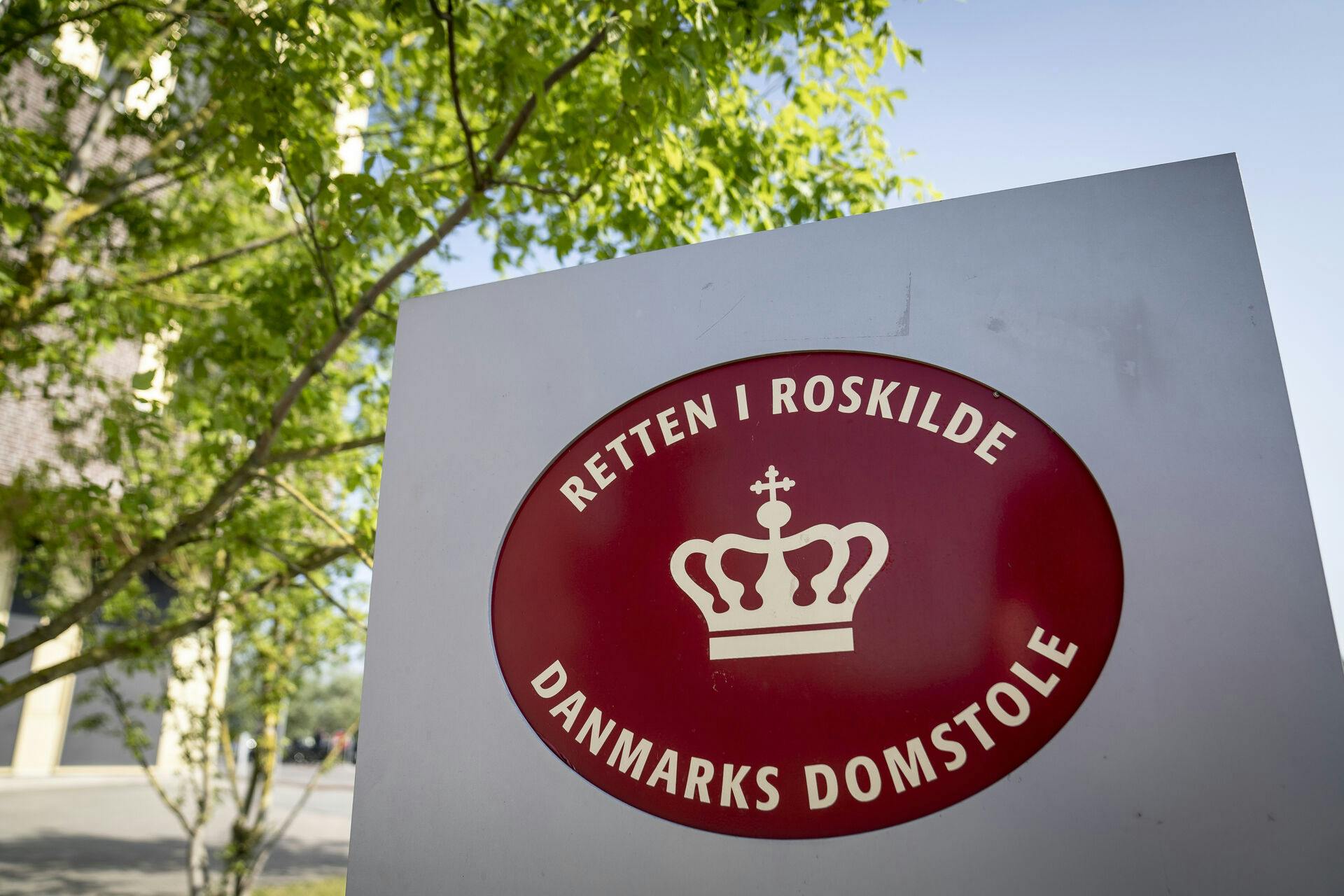En 39-årig mand fra Polen påstår, at han var i gang med at sælge havenisser, da han forsøgte at komme ind i en ældre kvindes hjem i Solrød. Han er nu sigtet for at have blufærdighedskrænket to andre kvinder i området.