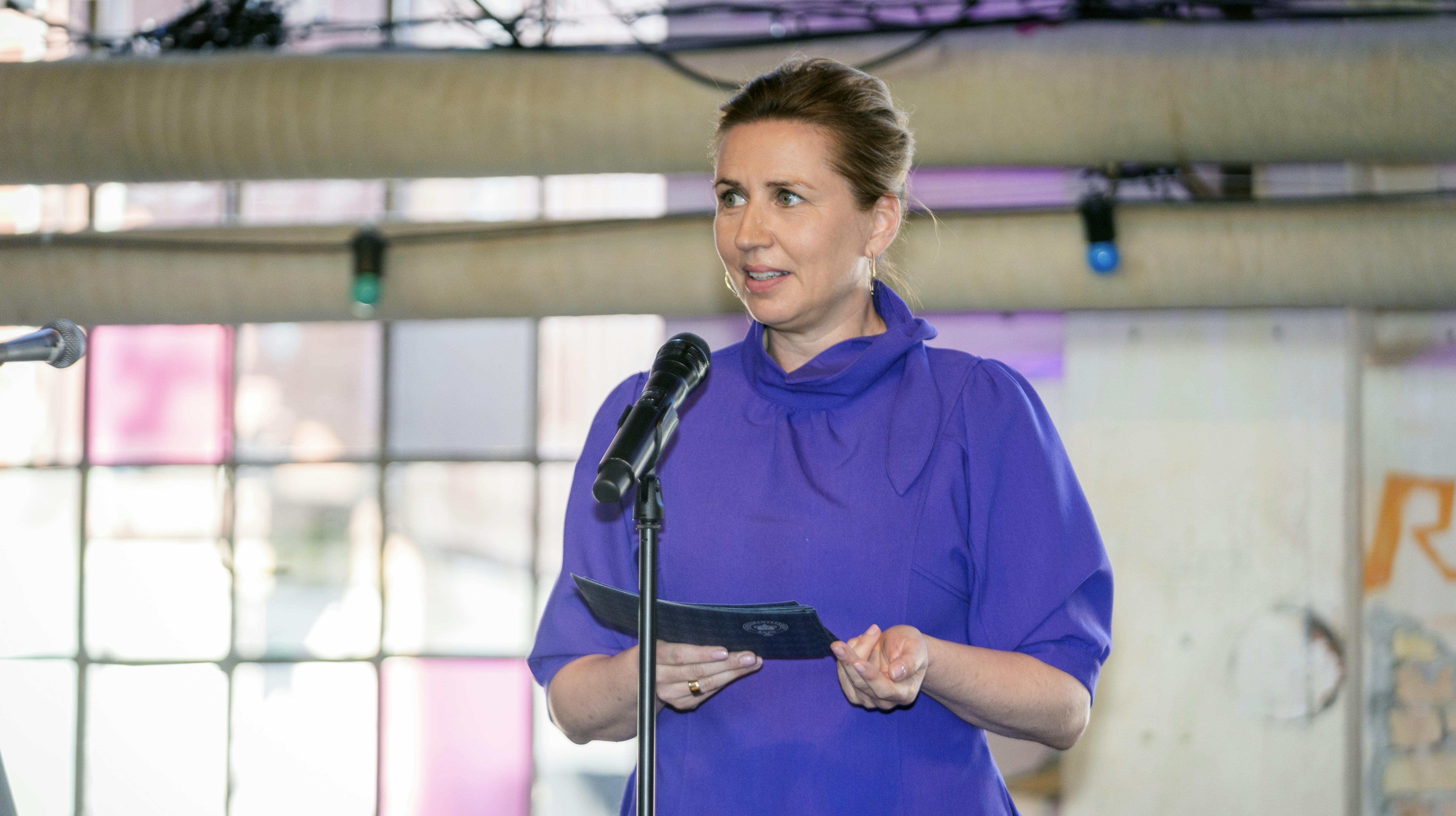 I fredags blev vores statsminister overfaldet af en mand. Nu taler hun igen.