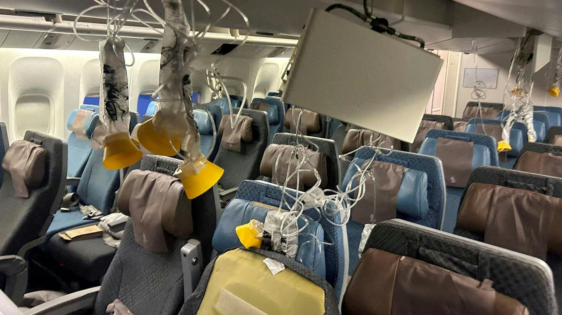 Det så voldsomt ud, da flyet blev ramt af turbulens.