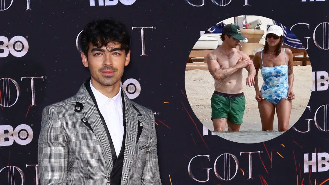 Joe Jonas er formentlig videre efter bruddet med den 33-årige model. Han nyder nemlig en ferie med en ny kvinde i Grækenland.