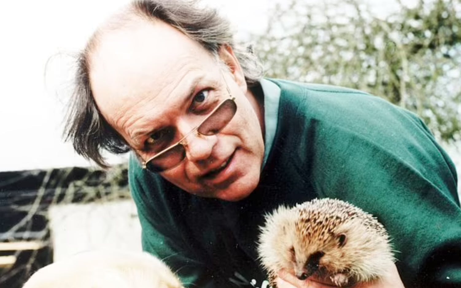 Den britiske tv-legende Simon Cowell, der især huskes for sine Wildlife SOS-programmer, er død i en alder af 72 år.
