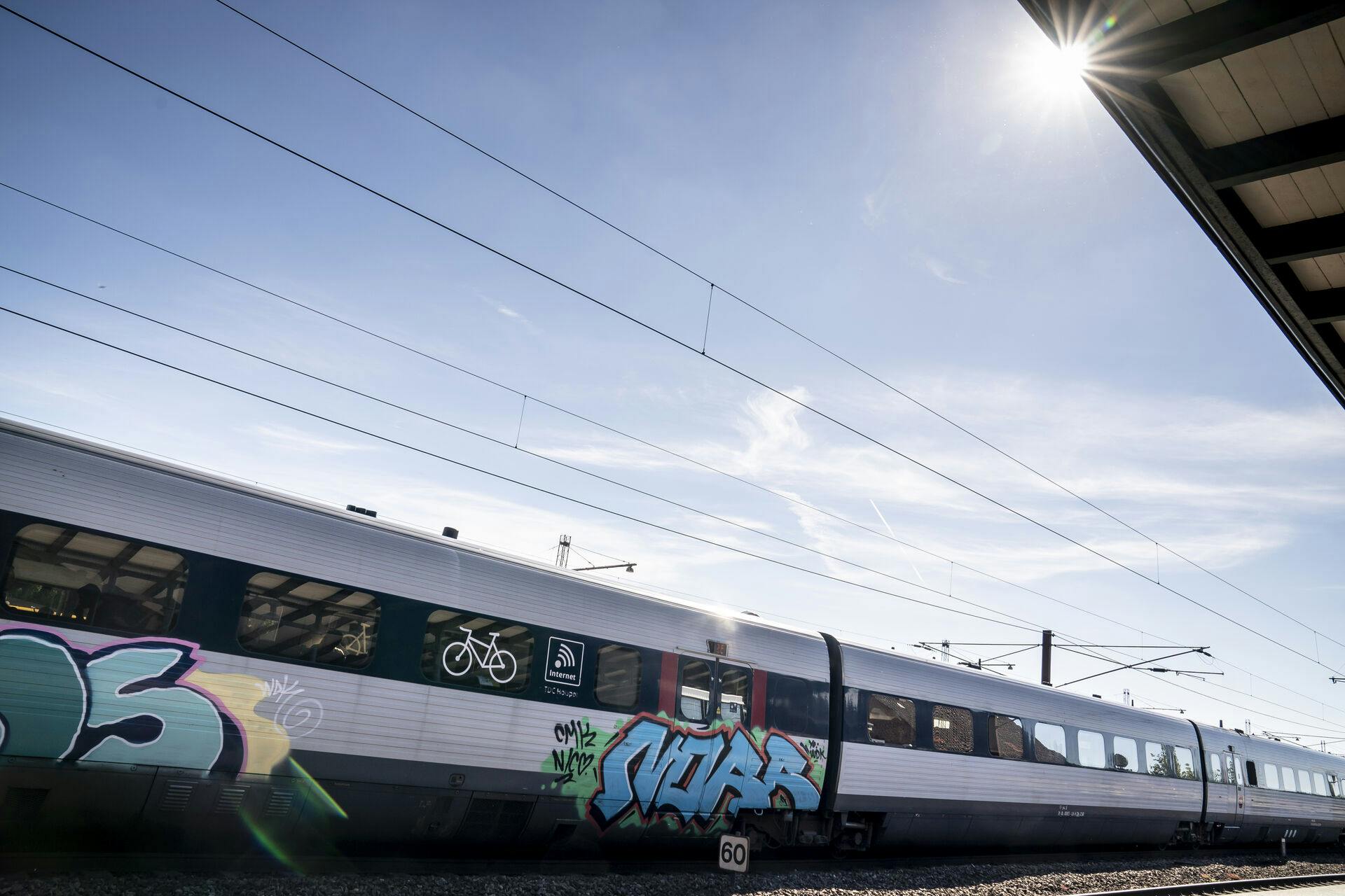 Myldretiden ved Ringsted Station, fredag den 31. juli 2020. Sundhedsstyrelsen anbefaler nu, at passagerer bruger mundbind, når der er trængsel i den kollektive trafik. (Foto: Mads Claus Rasmussen/Ritzau Scanpix)