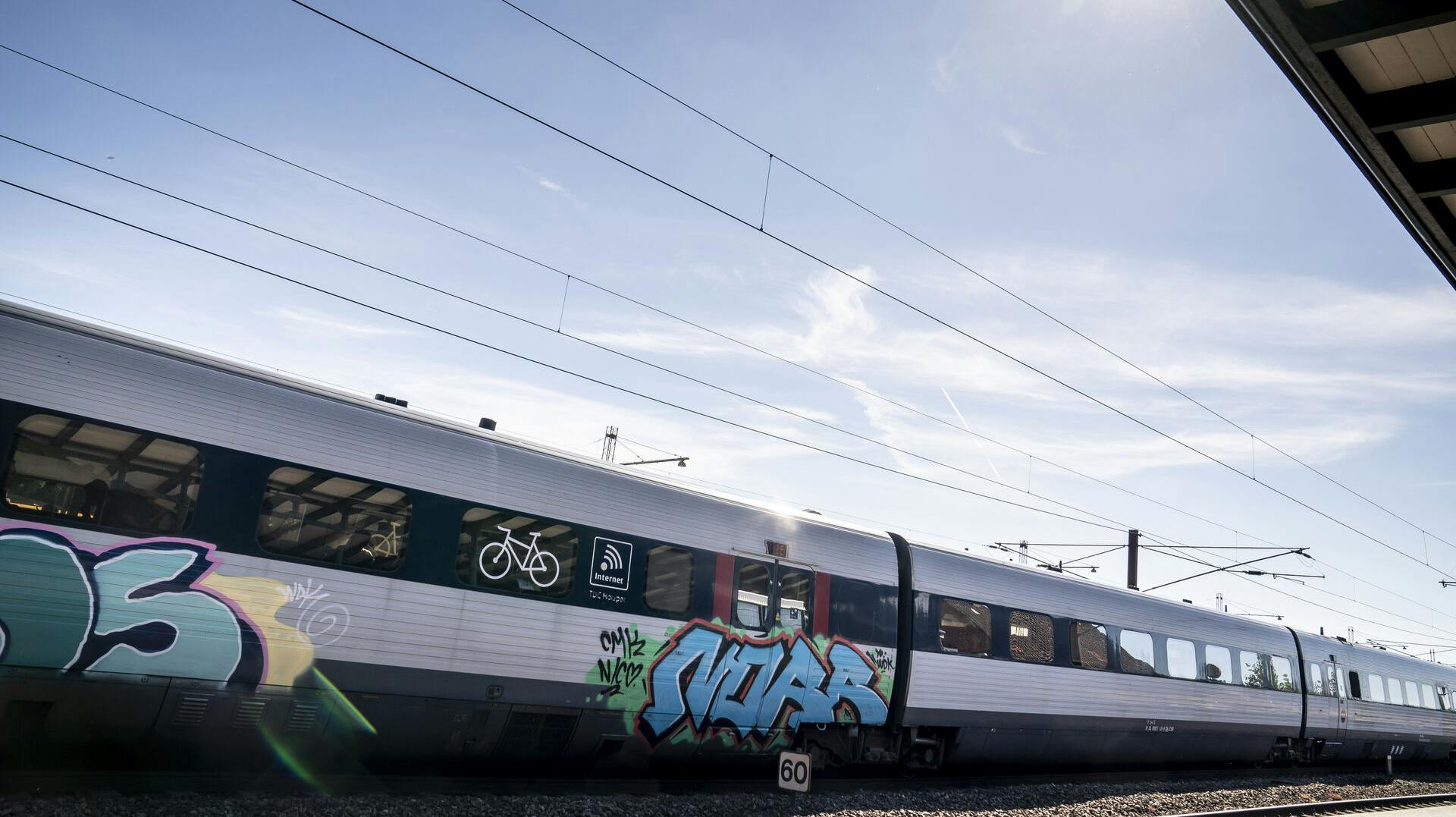 Myldretiden ved Ringsted Station, fredag den 31. juli 2020. Sundhedsstyrelsen anbefaler nu, at passagerer bruger mundbind, når der er trængsel i den kollektive trafik. (Foto: Mads Claus Rasmussen/Ritzau Scanpix)