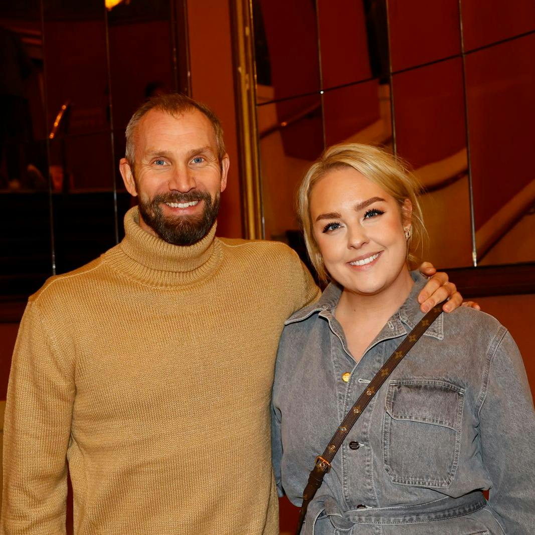 Julia Sofia Aastrup er blevet forlovet.