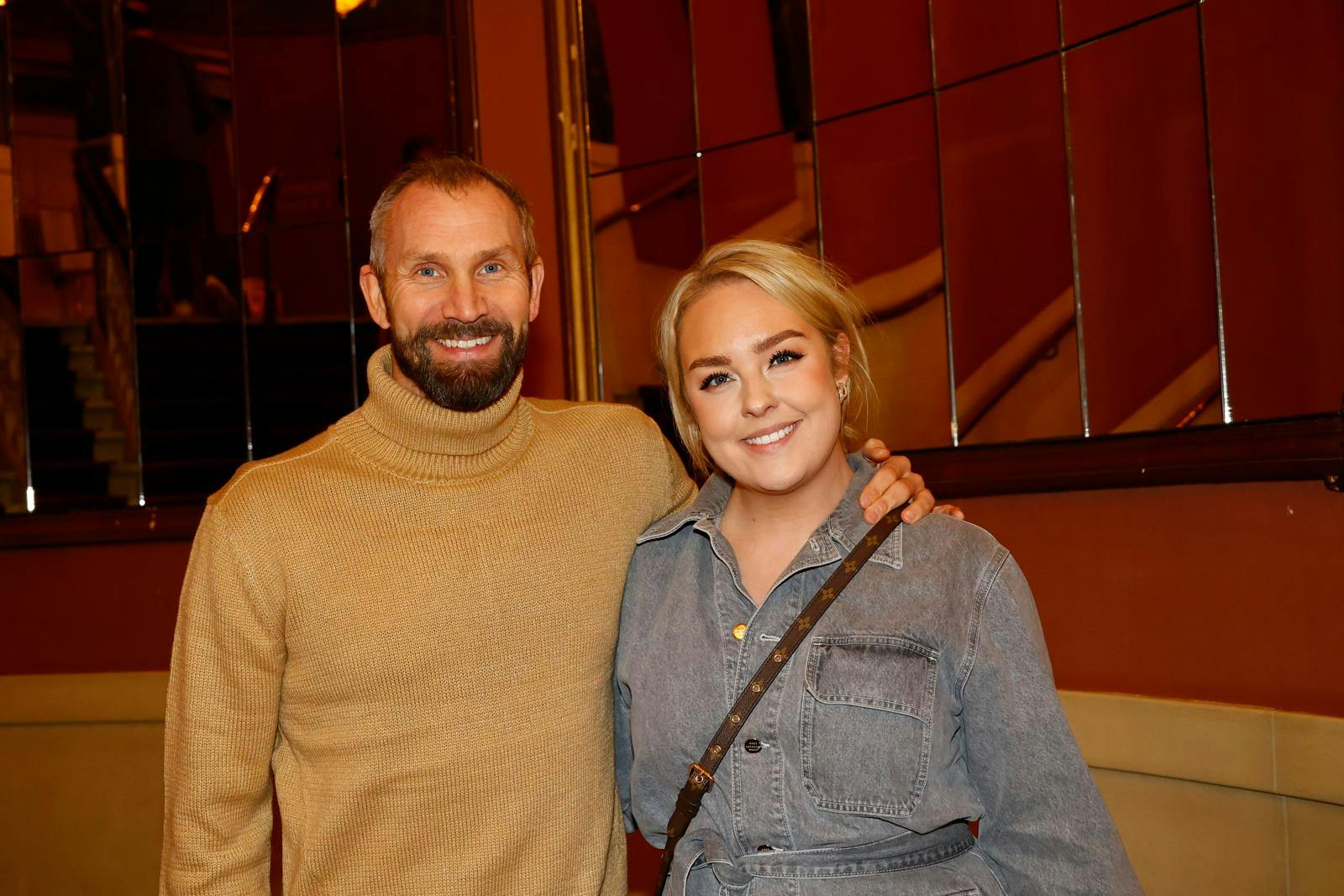 Julia Sofia Aastrup er blevet forlovet.