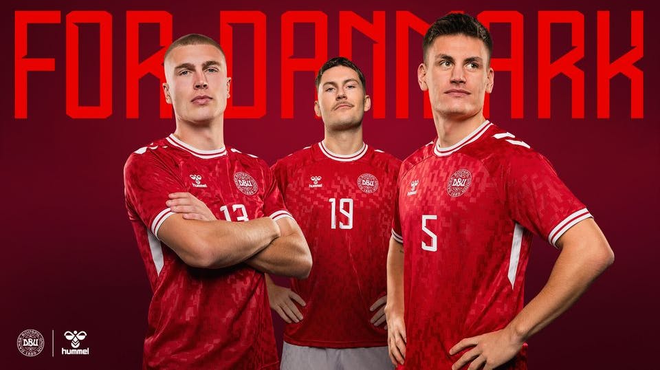 Danskerne er så vilde med landsholdstrøjer, at Hummel forventer at melde udsolgt inden længe. 