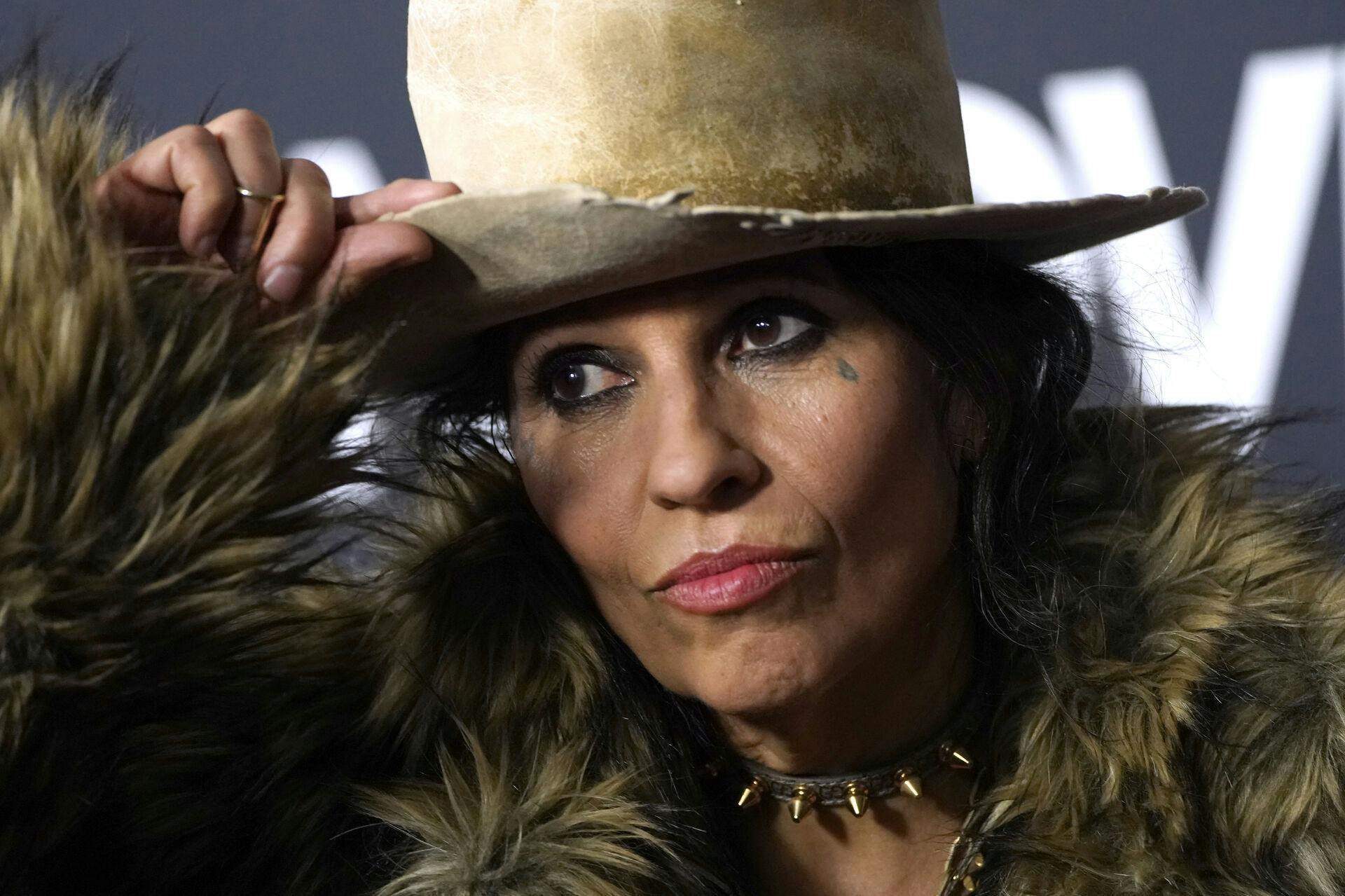 Linda Perry afslører, at hun tidligere har været ramt af brystkræft. 