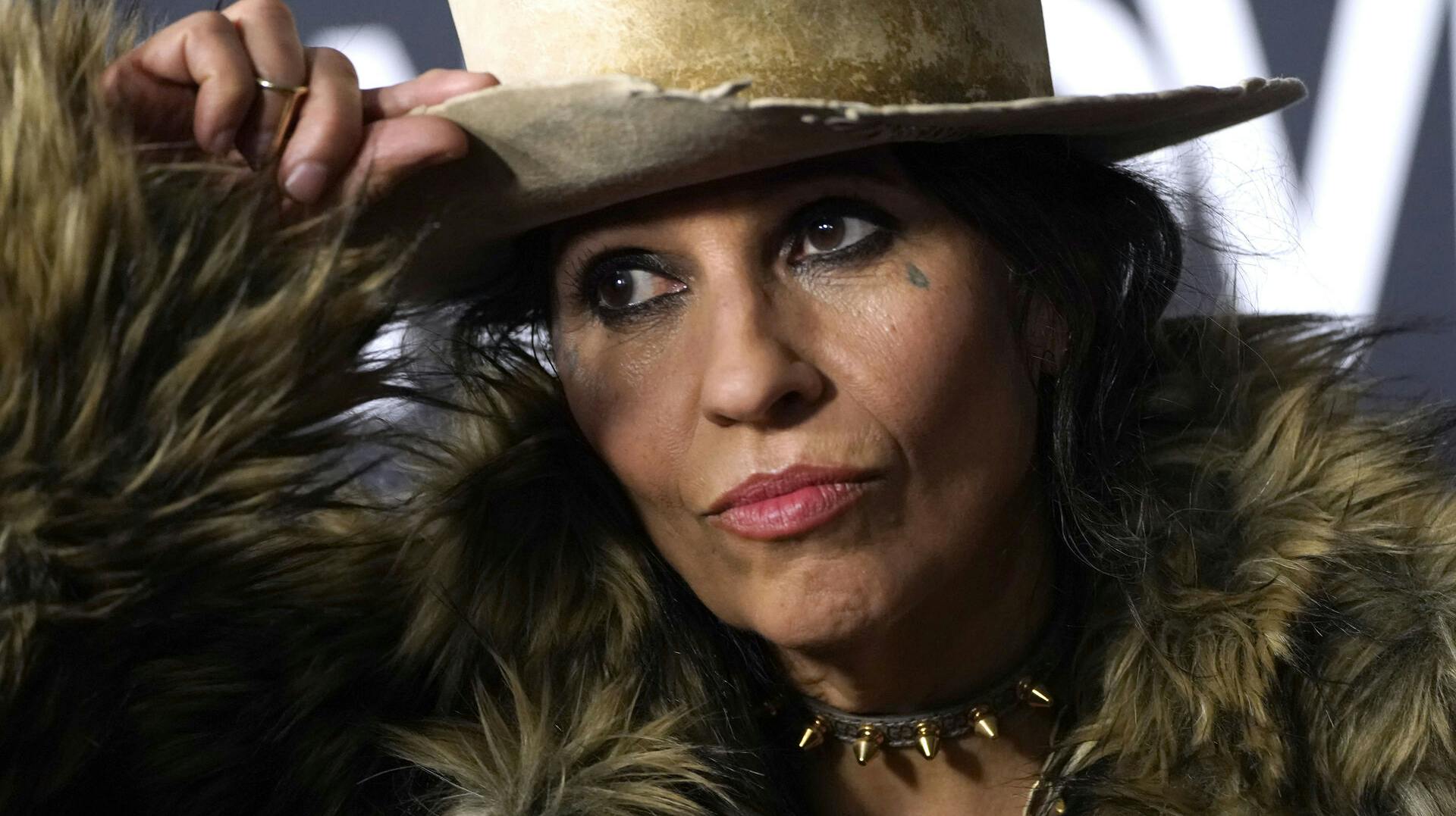 Linda Perry afslører, at hun tidligere har været ramt af brystkræft.