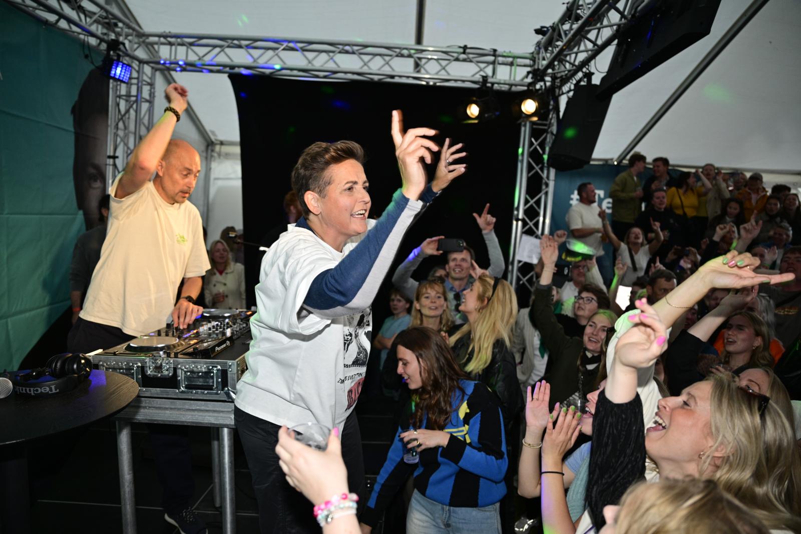 Magnus Heunicke giver den igen gas som dj på Folkemødet - her i 2024.