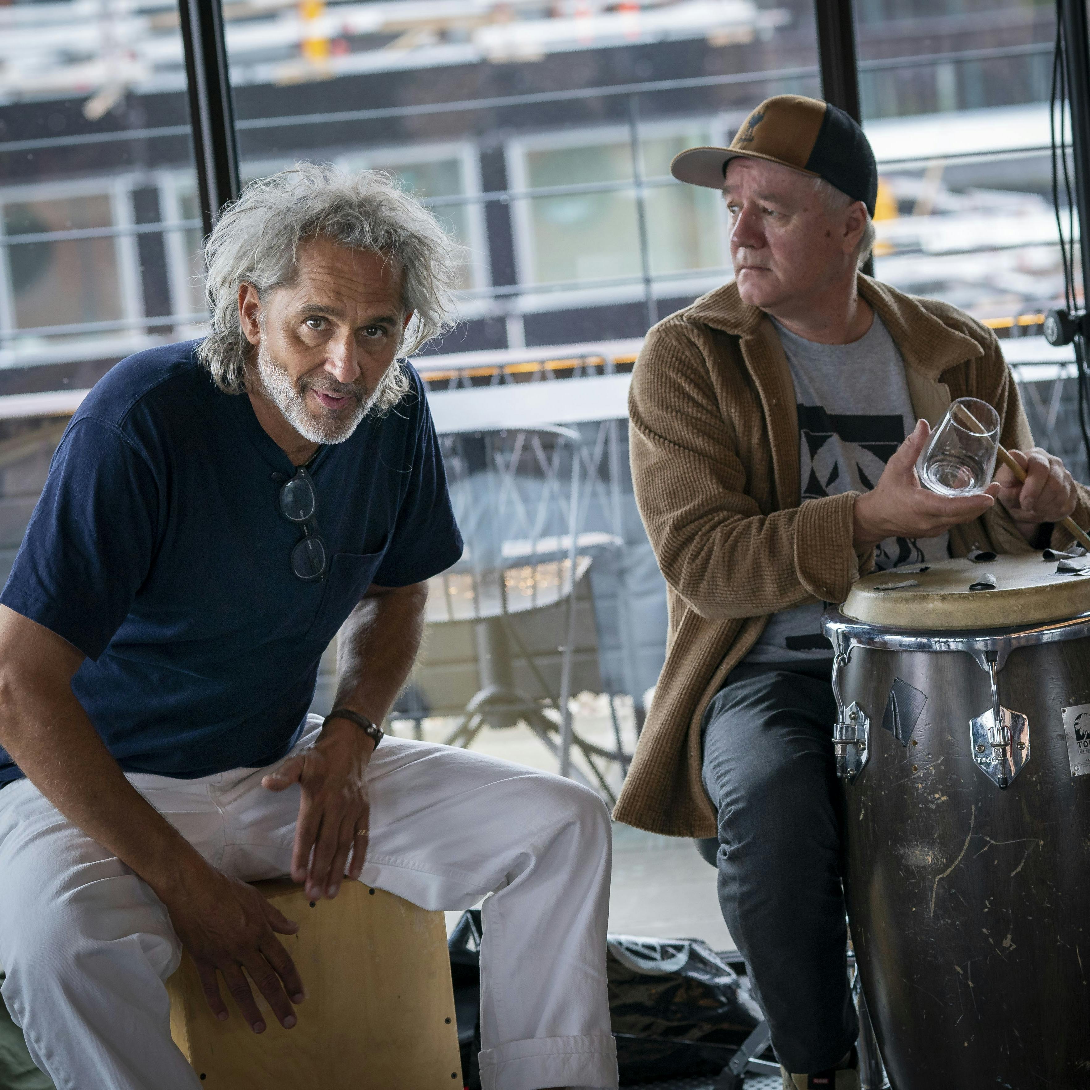 Alle spor af Claes Antonsen er blevet slettet på bookingbureauet Music & Me's hjemmeside. Torsdag har trommeslageren også mistet sin andel i firmaet.