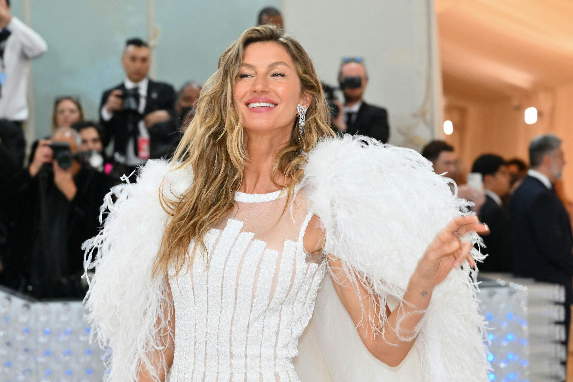 Gisele Bündchen er tilbage på datingmarkedet. Ifølge In Touch Weekly er hun og Joaquim Valente gået fra hinanden. Og bruddet får eksmanden Tom Brady skylden for.