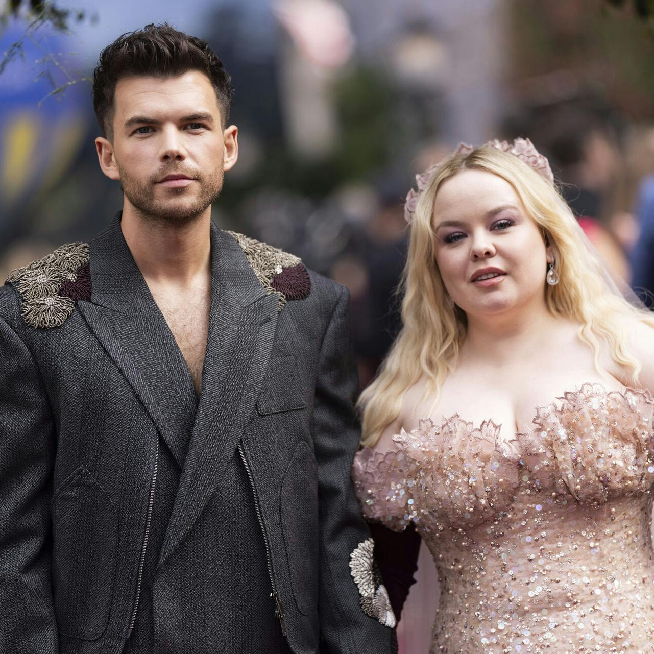 Der har længe været spekulationer om, hvorvidt Luke Newton og Nicola Coughlan var faldet for hinanden, men Newtons hjerte tilhører en anden kvinde.